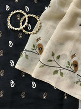 Load image into Gallery viewer, Adorable Function Wear Kalamkari Print n Aari Mirror Work Rich Pallu Fancy Saree With Contrast Blouse Piece
