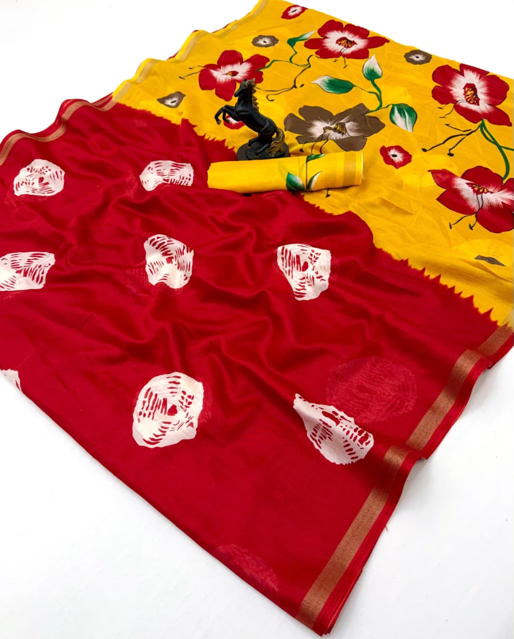 Entrancing Function Wear Soft Silk Floral Print Jacquard Border Rich Pallu Fancy SareeWith Contrast Blouse Piece