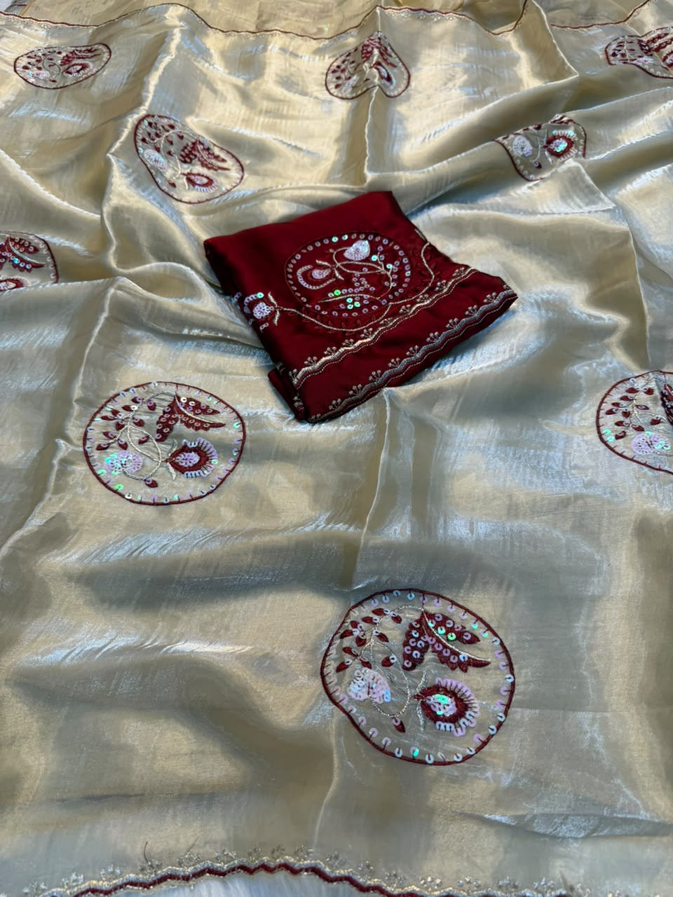 Impressive Festive Wear Soft Silk Embroidery Thread Work Saree With Contrast Blouse Piece
