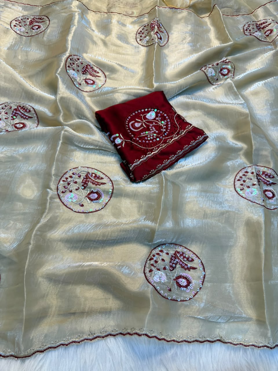 Impressive Festive Wear Soft Silk Embroidery Thread Work Saree With Contrast Blouse Piece