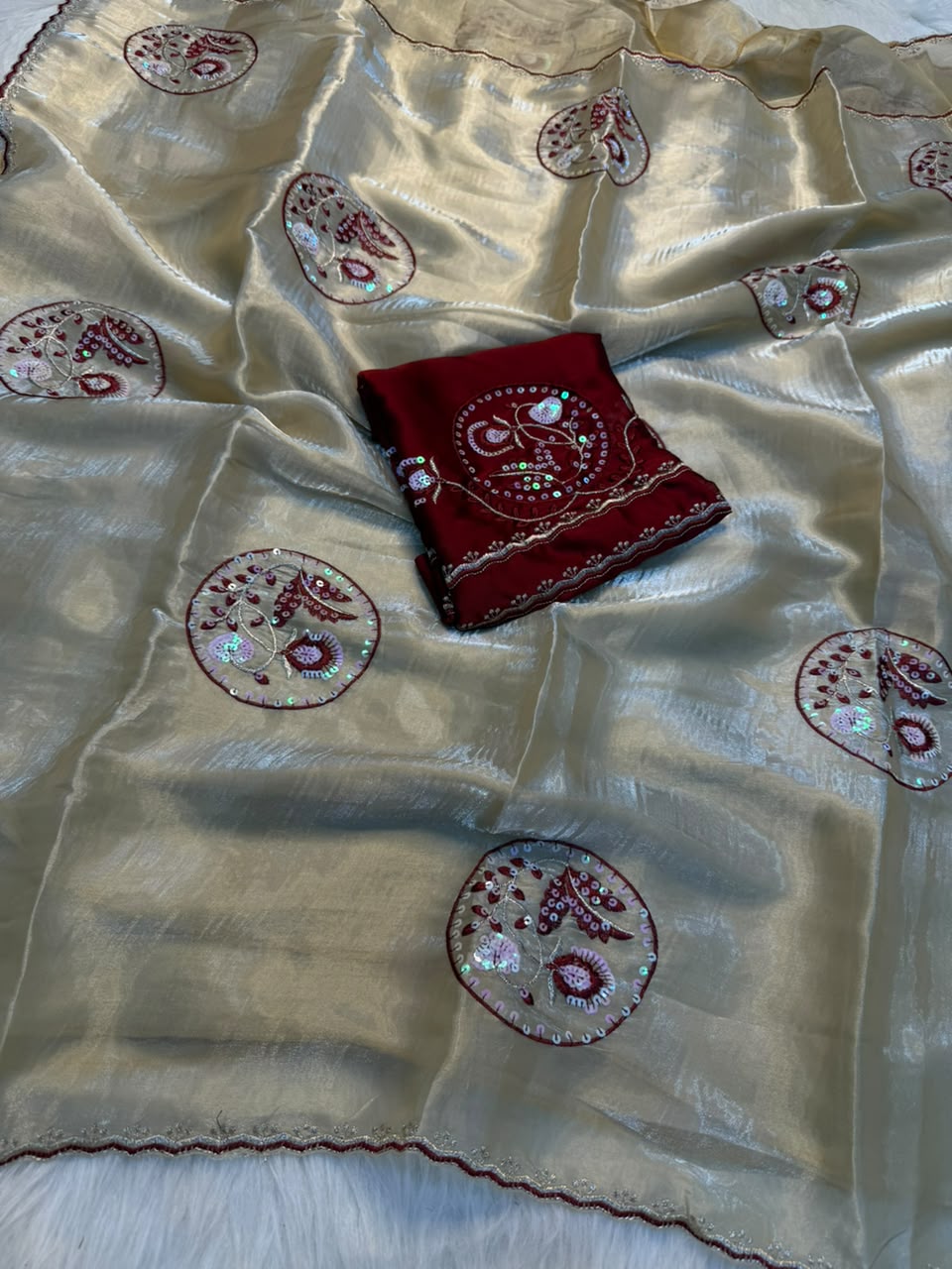 Impressive Festive Wear Soft Silk Embroidery Thread Work Saree With Contrast Blouse Piece