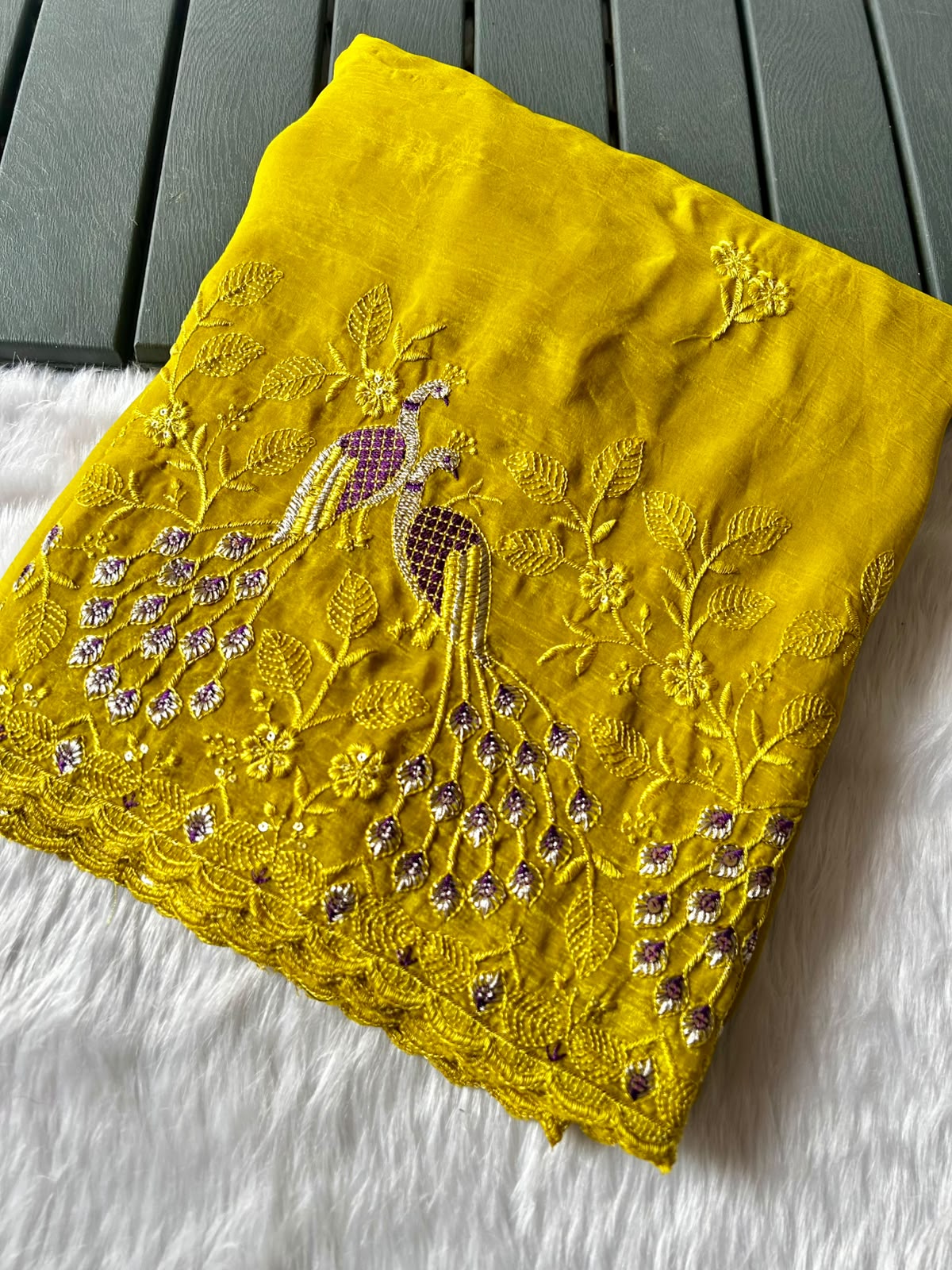 Splendorous Party Wear Crunchy Chiffon Silk Embroidery n Scalloped Cut Work Border Designer Saree With Blissfull Blouse Piece