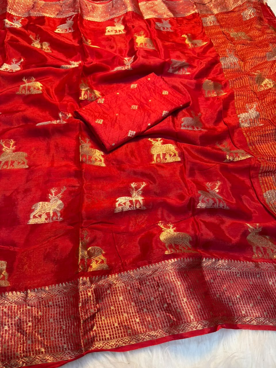 Traditional Function Wear Soft Viscose Crape Silk Jacquard Border Rich Pallu Fancy Saree With Blouse Piece