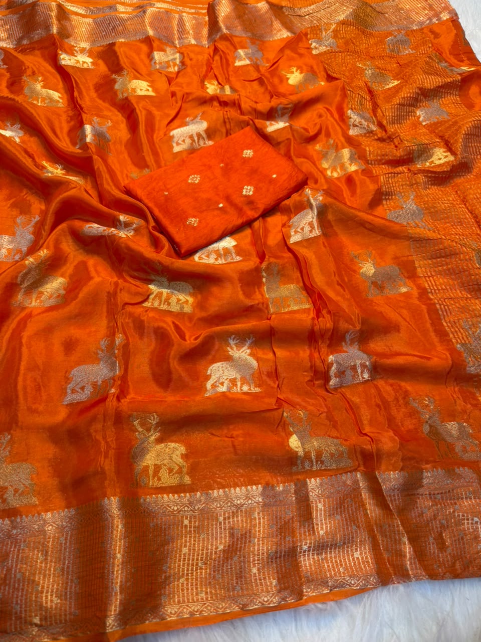 Traditional Function Wear Soft Viscose Crape Silk Jacquard Border Rich Pallu Fancy Saree With Blouse Piece
