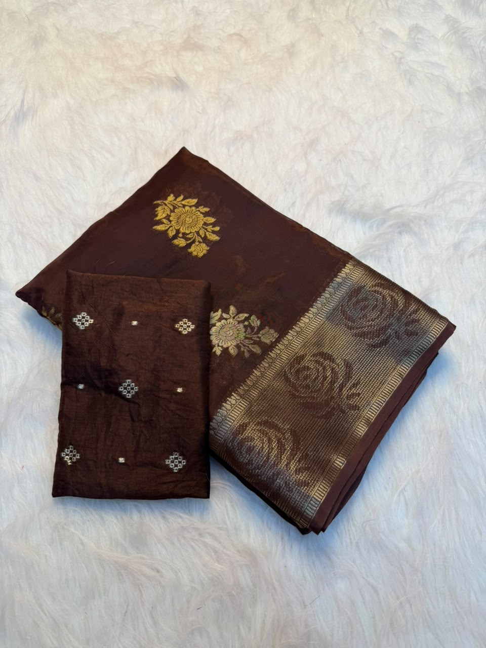 Effervescent Party Wear Soft Viscose Crape Silk Jacquard Work Rich Pallu Fancy Saree With Blouse Piece