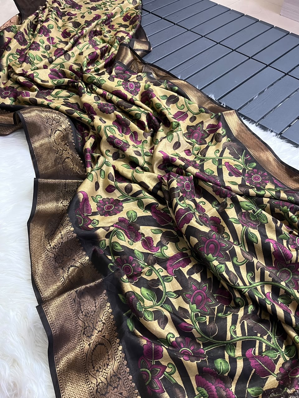 Splendiferous Festive Wear Soft Dola Silk Kalamkari Print Jacquard Zari Border Saree With Blissfull Blouse Piece