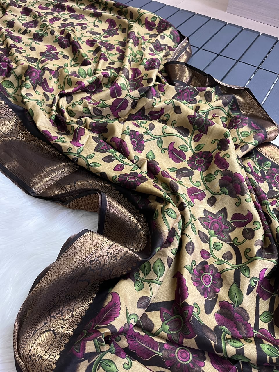 Splendiferous Festive Wear Soft Dola Silk Kalamkari Print Jacquard Zari Border Saree With Blissfull Blouse Piece