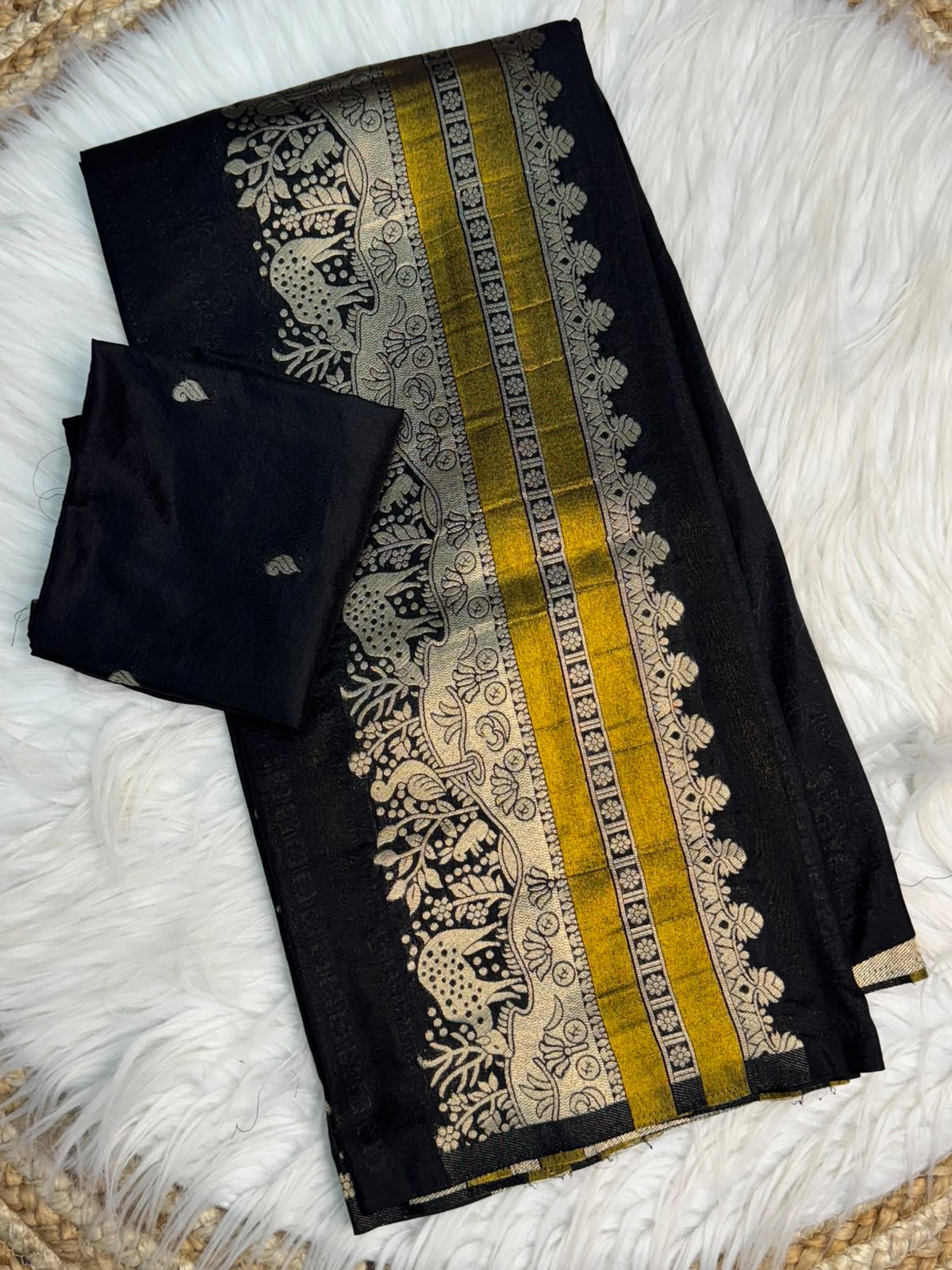 Blossom Wedding Wear Silk Zari Weaving Border Rich Pallu Designer Saree With Blissful Blouse Piece