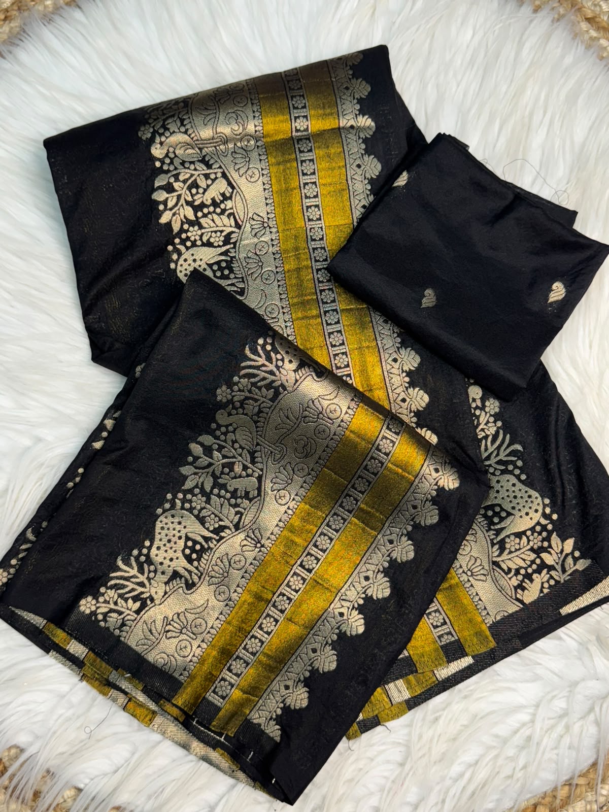 Blossom Wedding Wear Silk Zari Weaving Border Rich Pallu Designer Saree With Blissful Blouse Piece