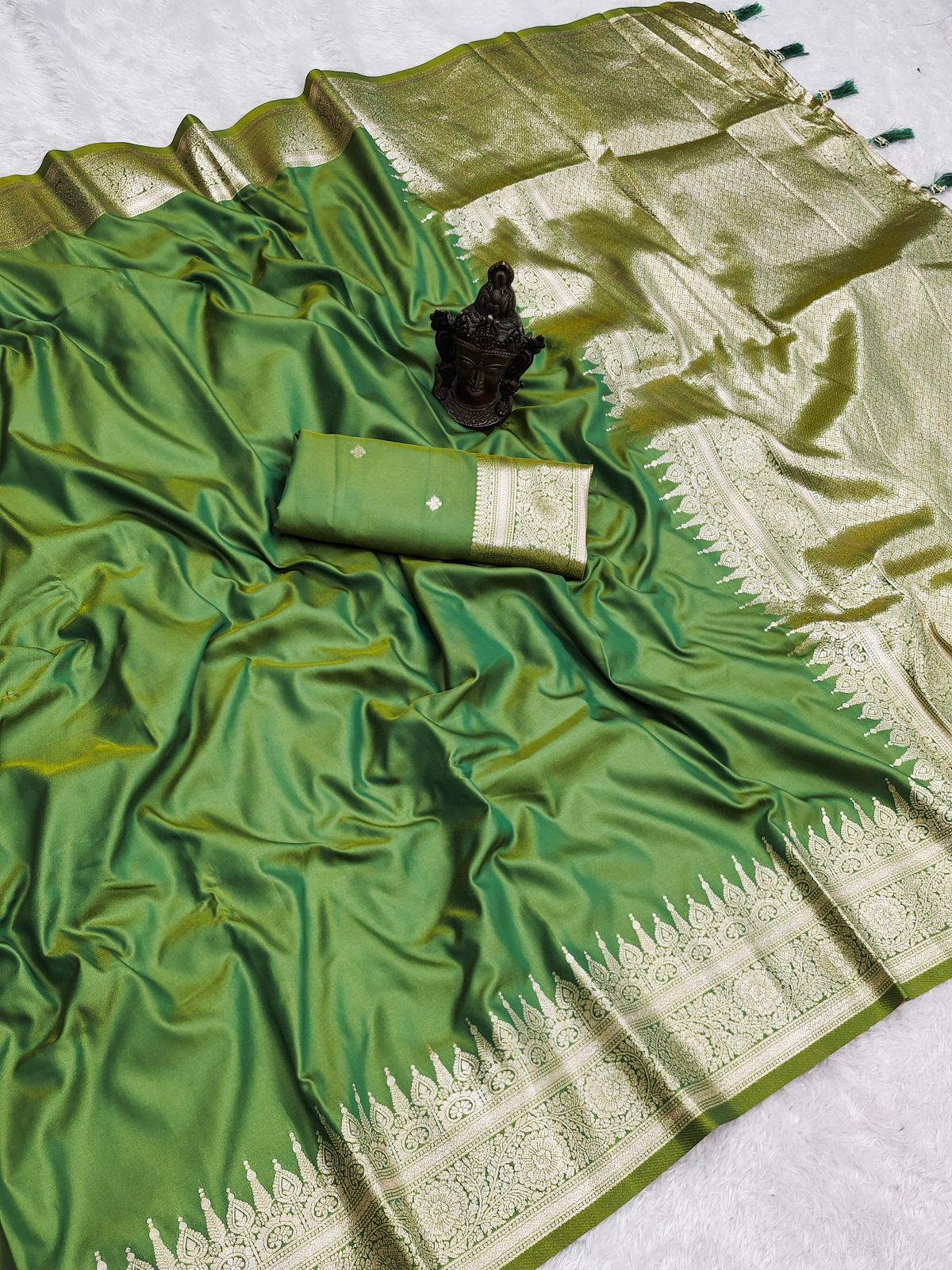 Fantabulous Festive Wear Pure Banarasi Silk Zari Weaving Border n Rich Pallu Saree With Blouse Piece