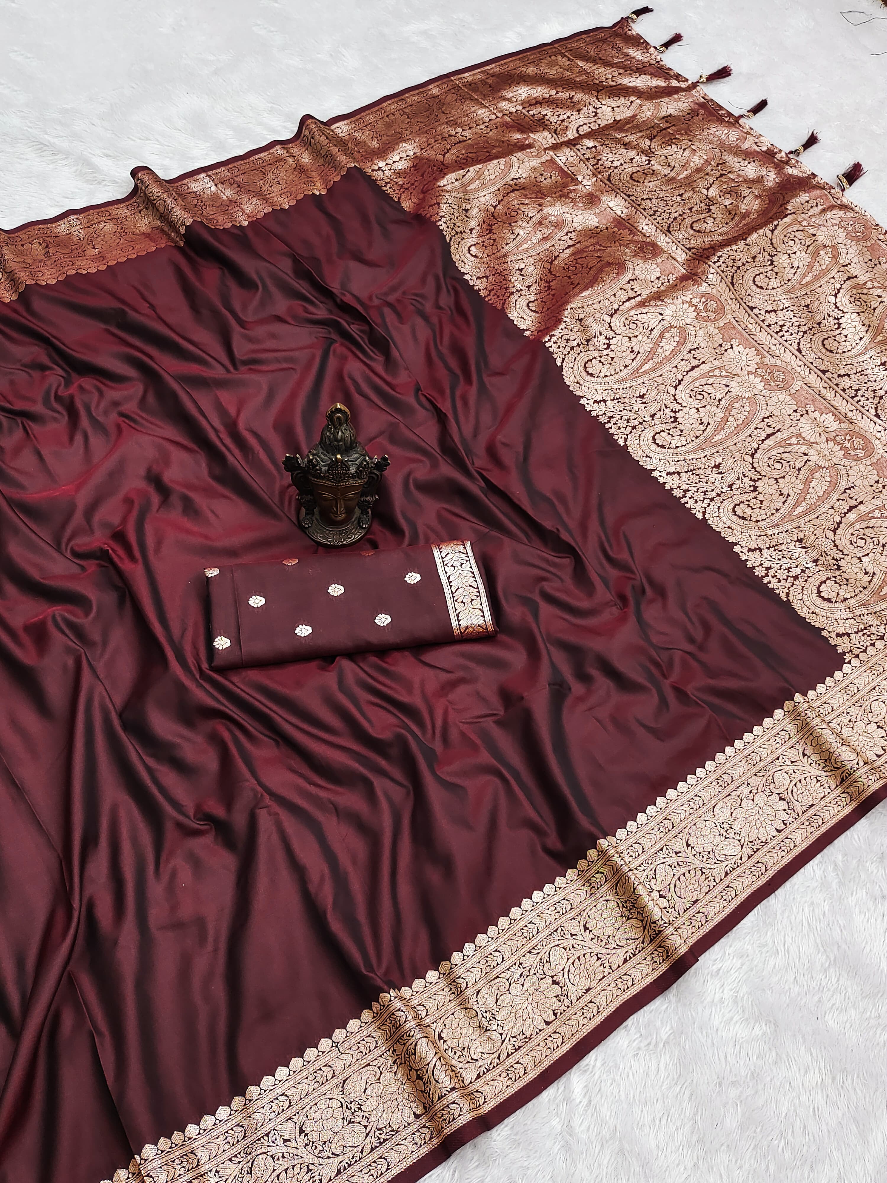 Excellent Wedding Wear Pure Banarasi Silk Zari Weaving Border n Rich Pallu Designer Saree With Blouse Piece