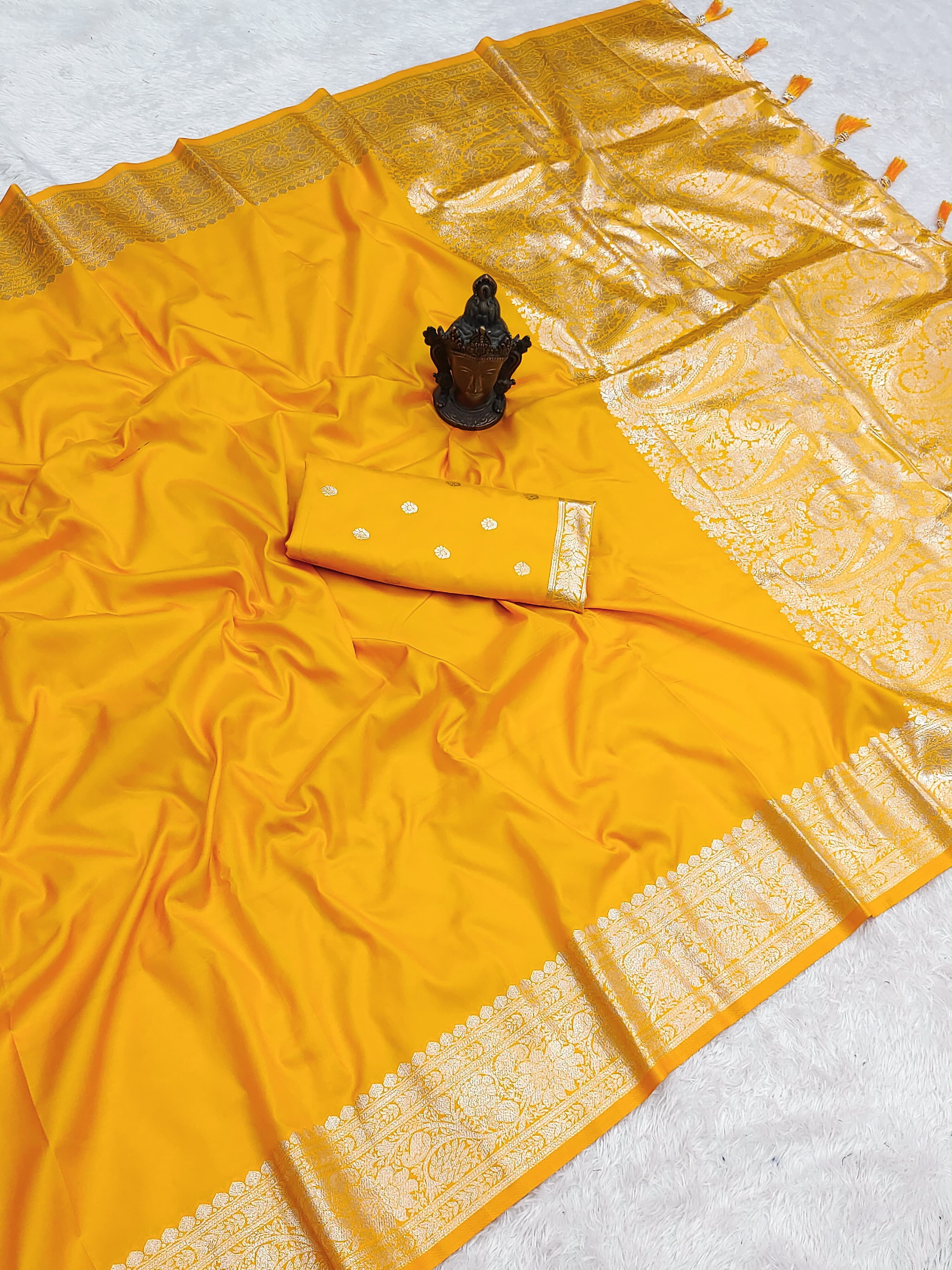Excellent Wedding Wear Pure Banarasi Silk Zari Weaving Border n Rich Pallu Designer Saree With Blouse Piece