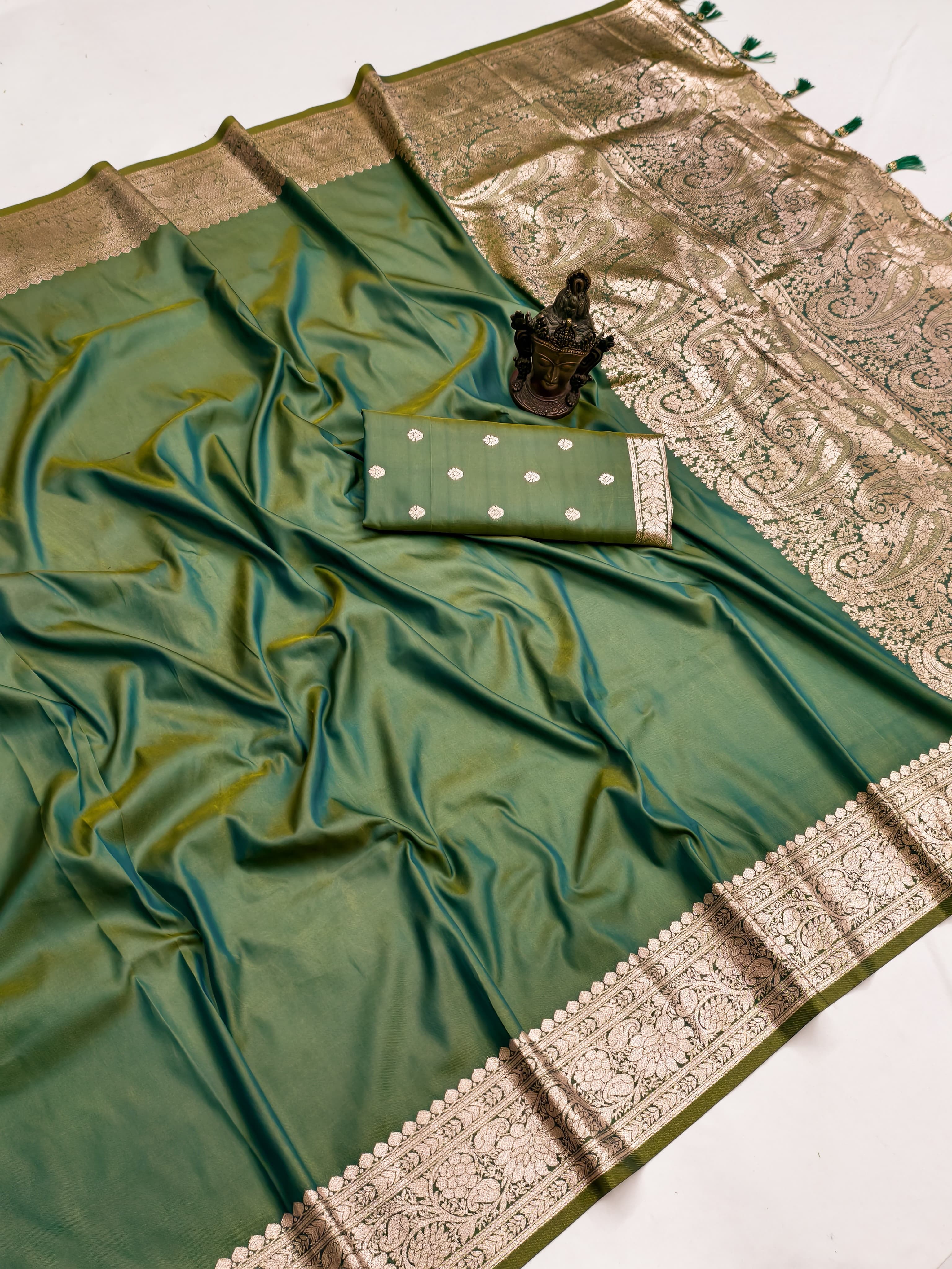 Excellent Wedding Wear Pure Banarasi Silk Zari Weaving Border n Rich Pallu Designer Saree With Blouse Piece