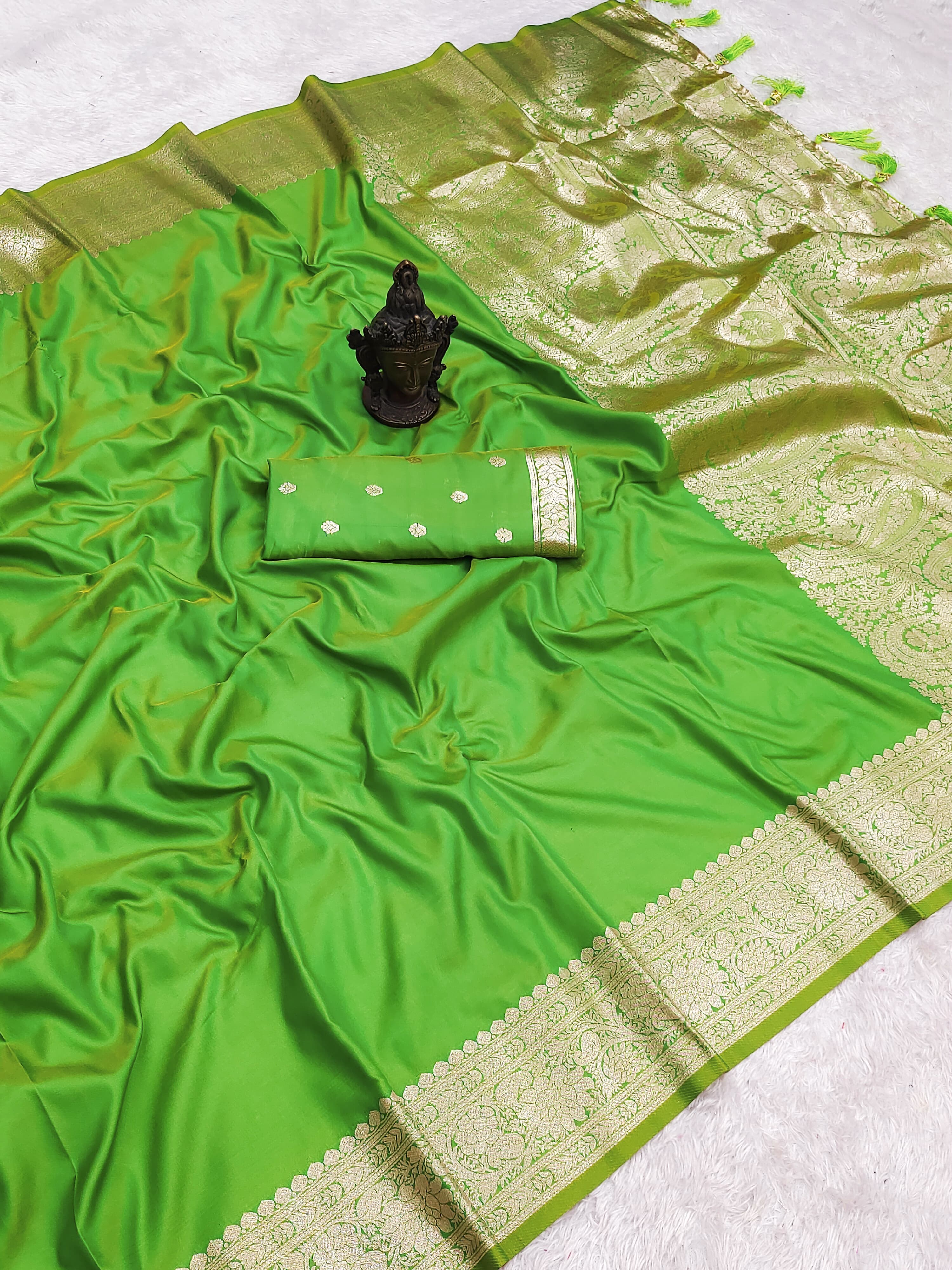 Excellent Wedding Wear Pure Banarasi Silk Zari Weaving Border n Rich Pallu Designer Saree With Blouse Piece
