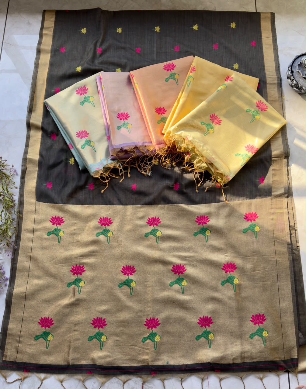 Glamorous Wedding Wear Silk Butti Work Zari Border n Tussel Designer Saree With Blouse Piece