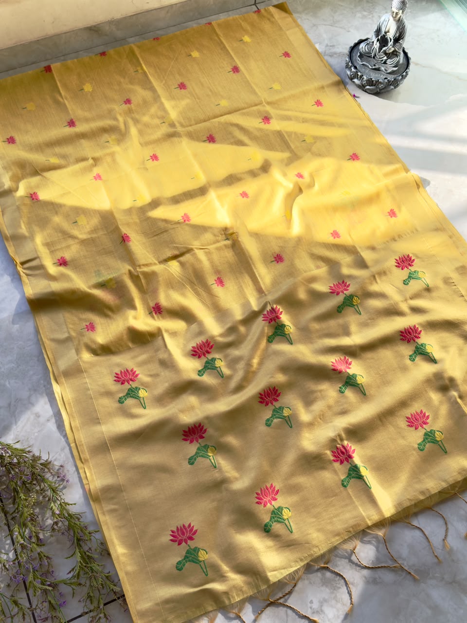 Glamorous Wedding Wear Silk Butti Work Zari Border n Tussel Designer Saree With Blouse Piece