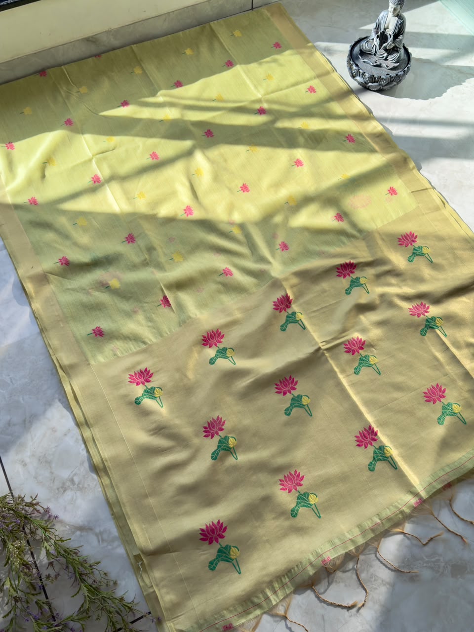 Glamorous Wedding Wear Silk Butti Work Zari Border n Tussel Designer Saree With Blouse Piece