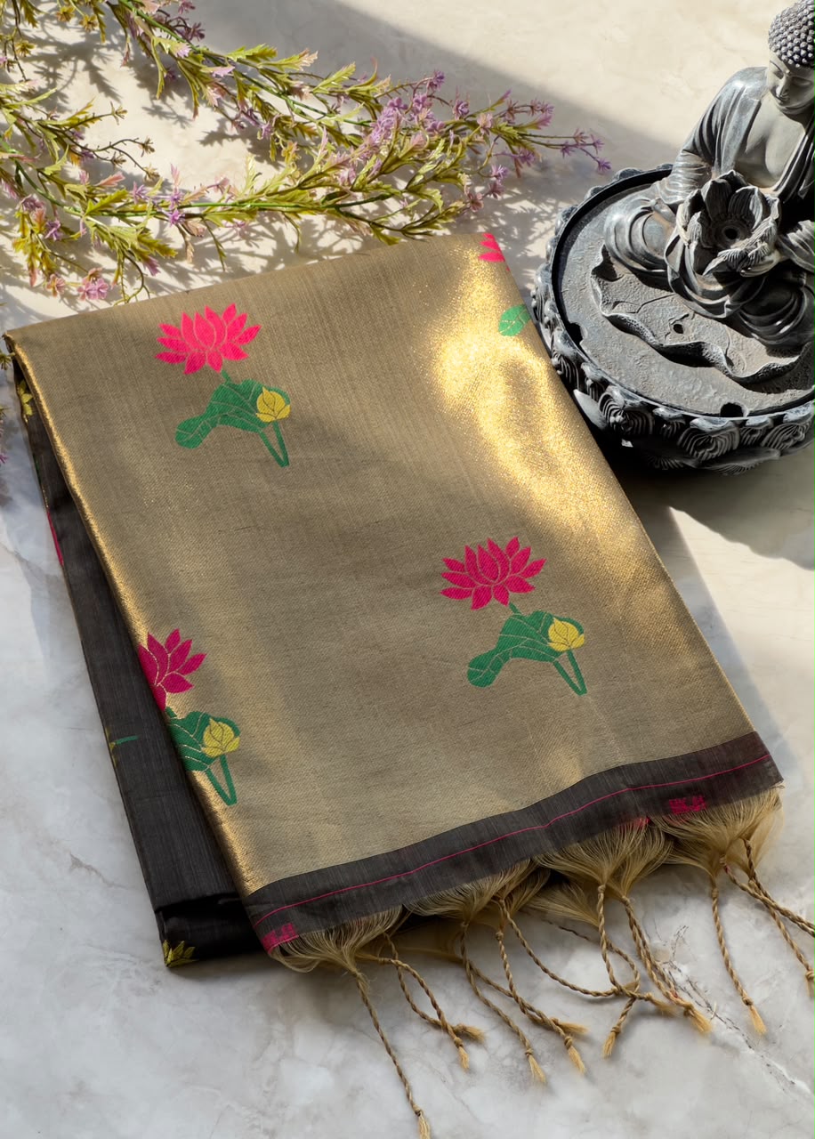Glamorous Wedding Wear Silk Butti Work Zari Border n Tussel Designer Saree With Blouse Piece