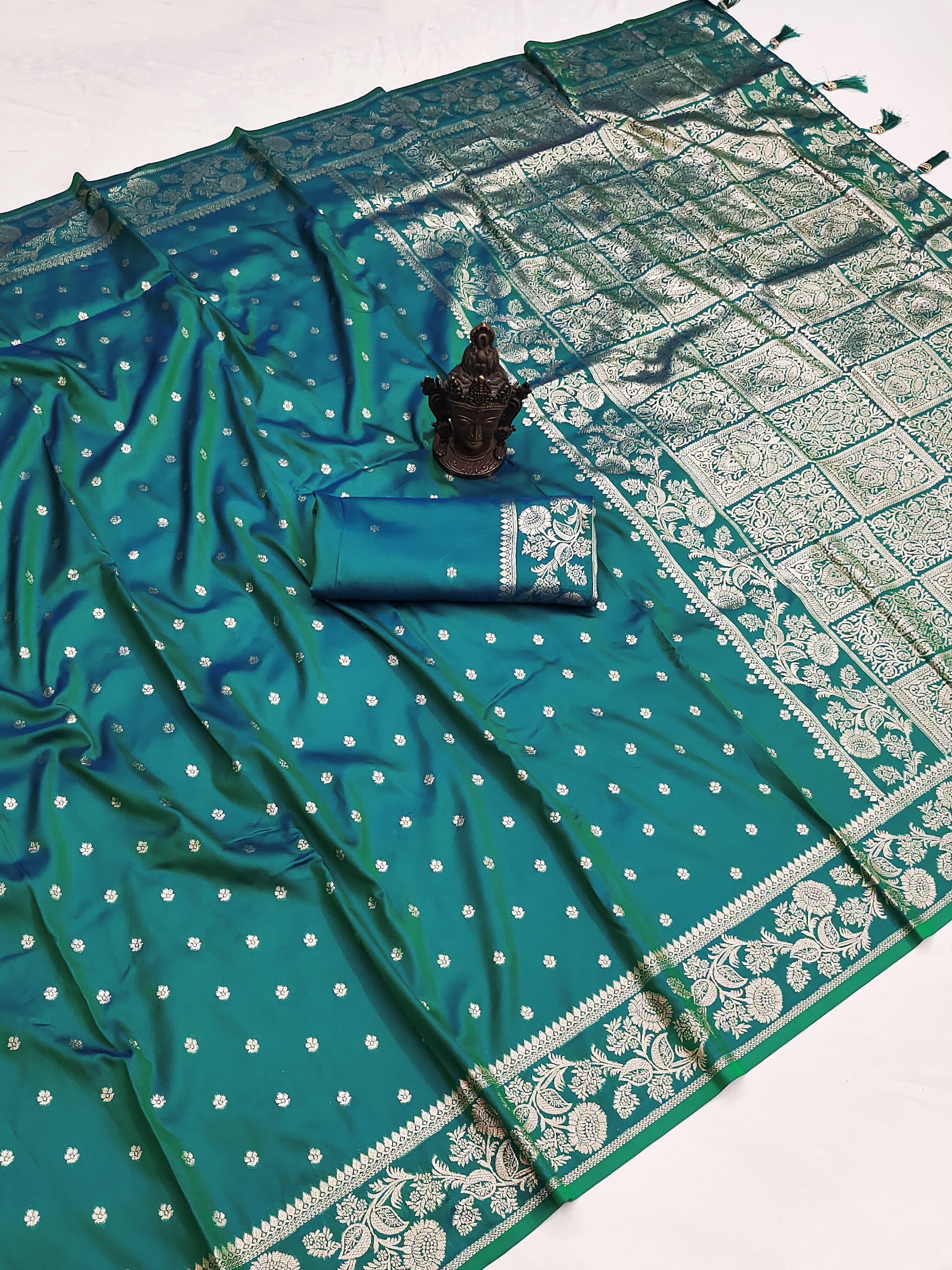 Confounding Function Wear Pure Banarasi Silk Zari Weaving Border n Rich Pallu Designer Saree