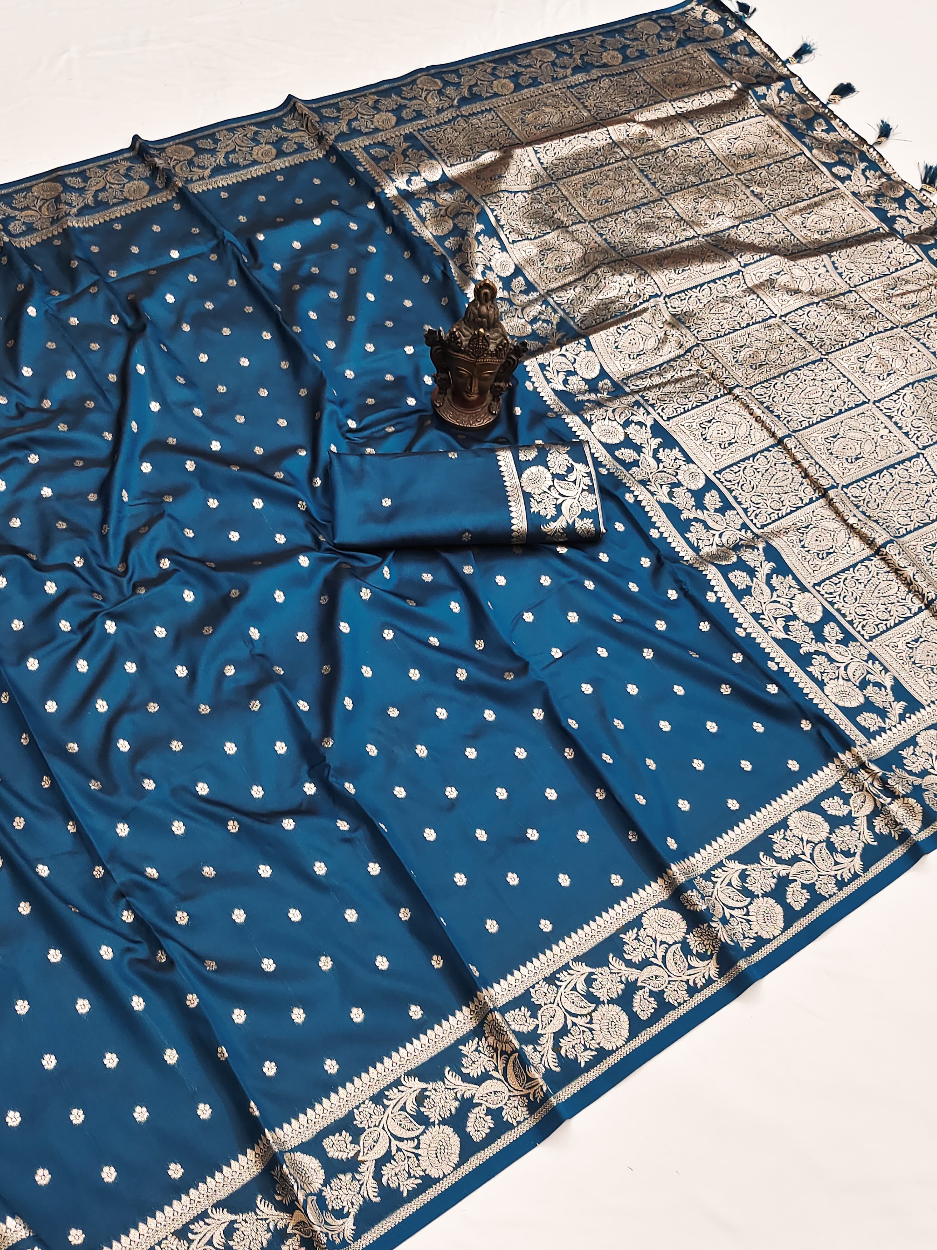 Confounding Function Wear Pure Banarasi Silk Zari Weaving Border n Rich Pallu Designer Saree