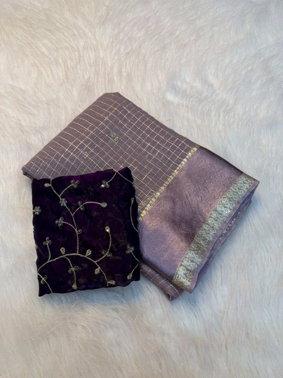 Regal Festive Wear Pure Viscose Silk Golden Embroidered n Butti Work Fancy Saree With Contrast Blouse Piece