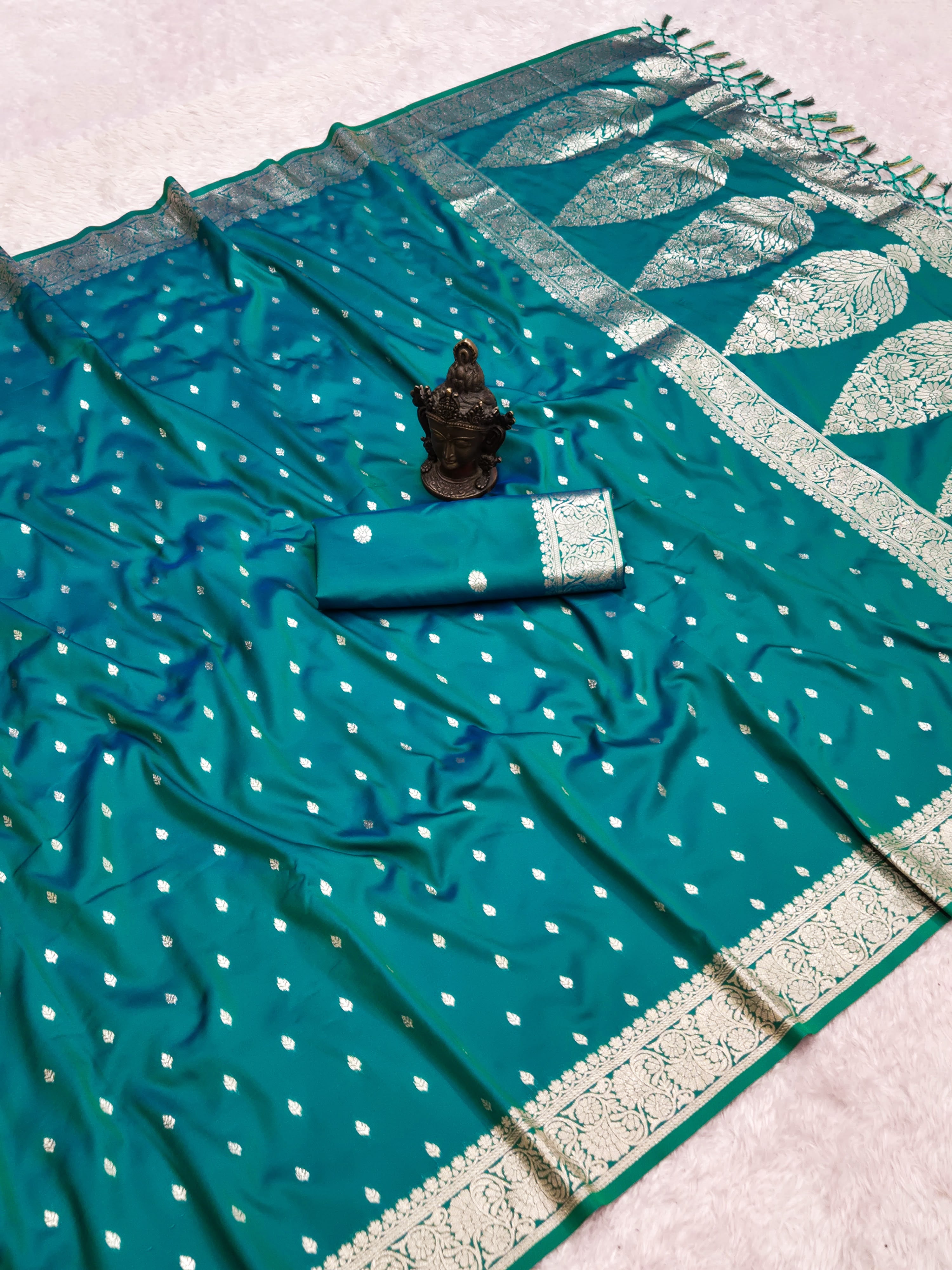 Adorable Function Wear Pure Banarasi Silk Zari Weaving Border n Rich Pallu Designer Saree With Blouse Piece