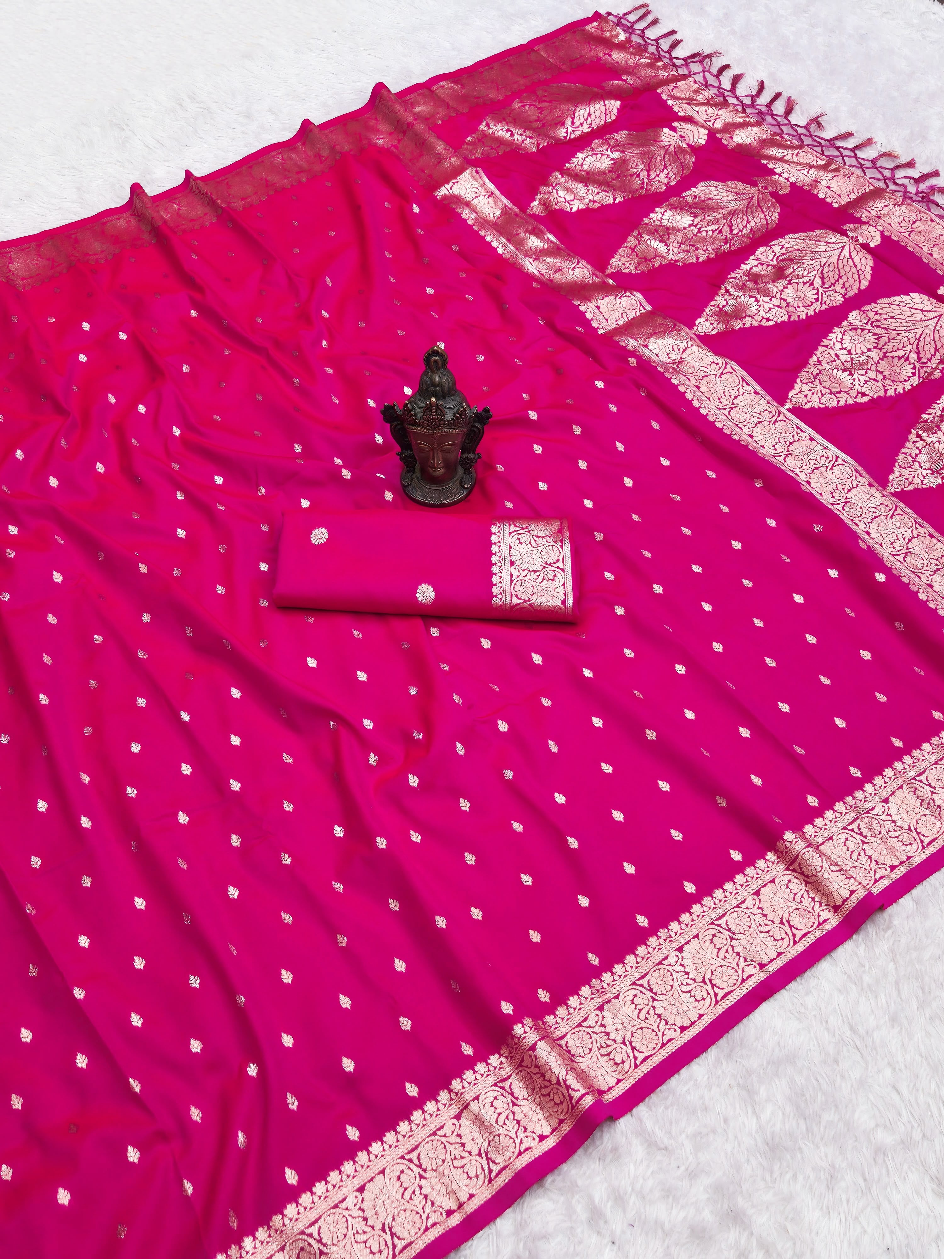 Adorable Function Wear Pure Banarasi Silk Zari Weaving Border n Rich Pallu Designer Saree With Blouse Piece