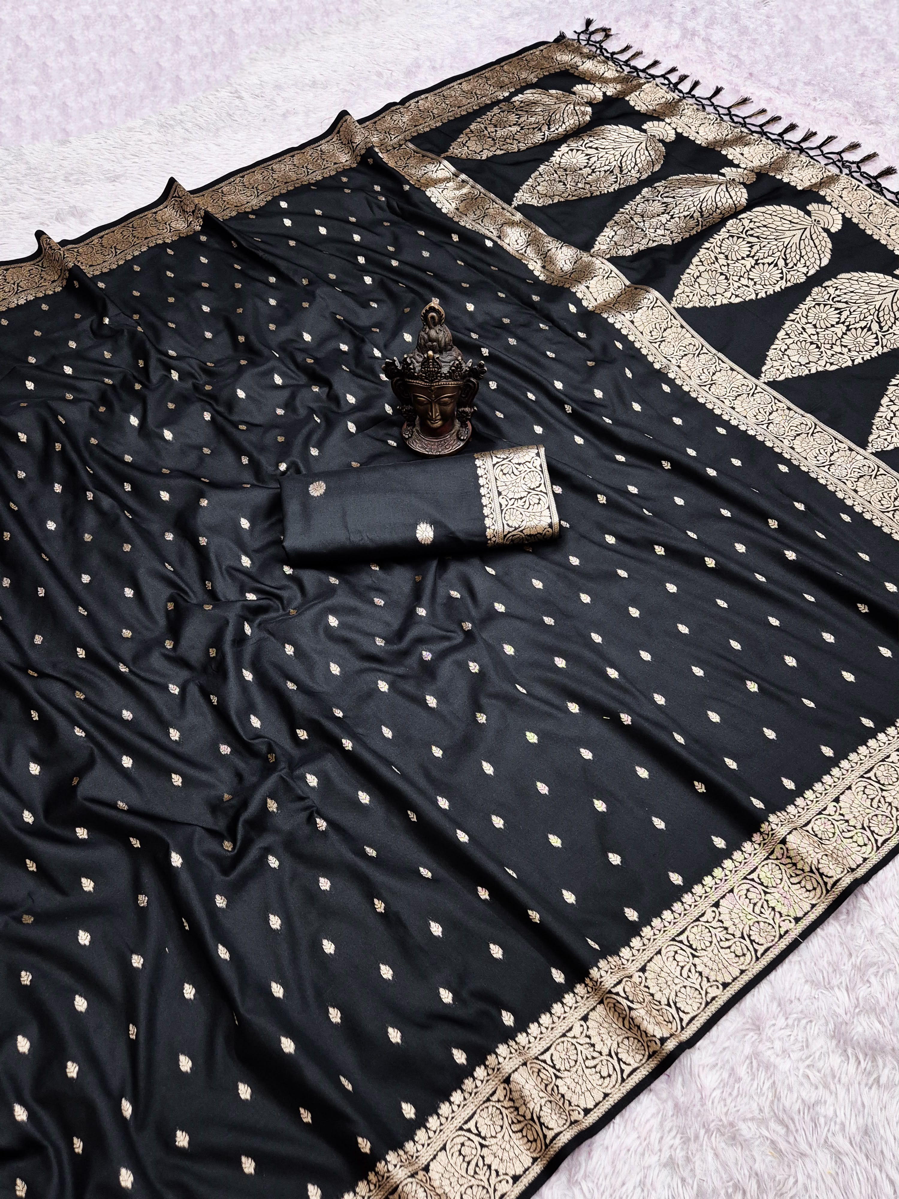 Adorable Function Wear Pure Banarasi Silk Zari Weaving Border n Rich Pallu Designer Saree With Blouse Piece