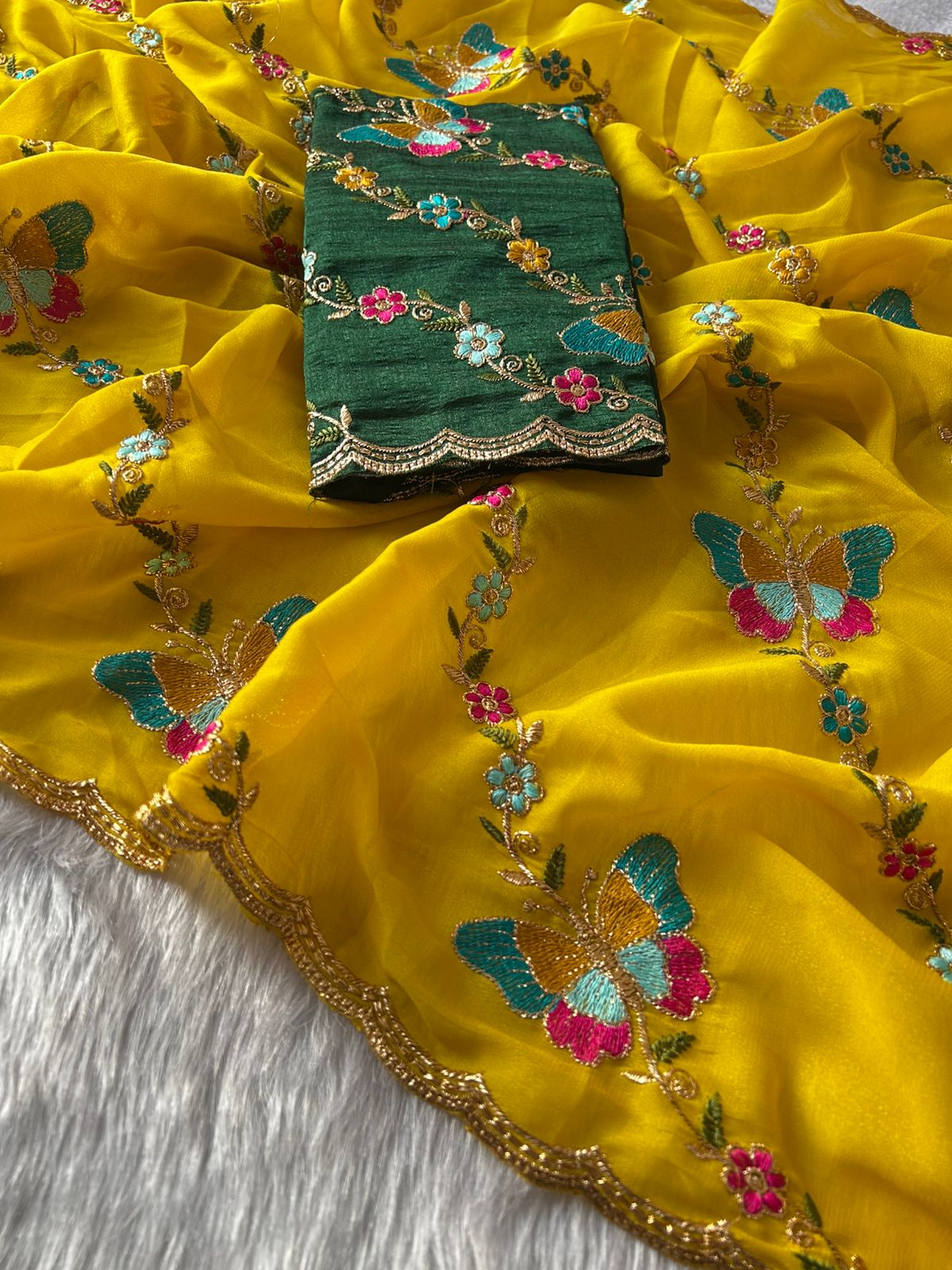 Dazzling Wedding Wear Georgette Embroidery n Thread Work Fancy Saree With Contrast Blouse Piece