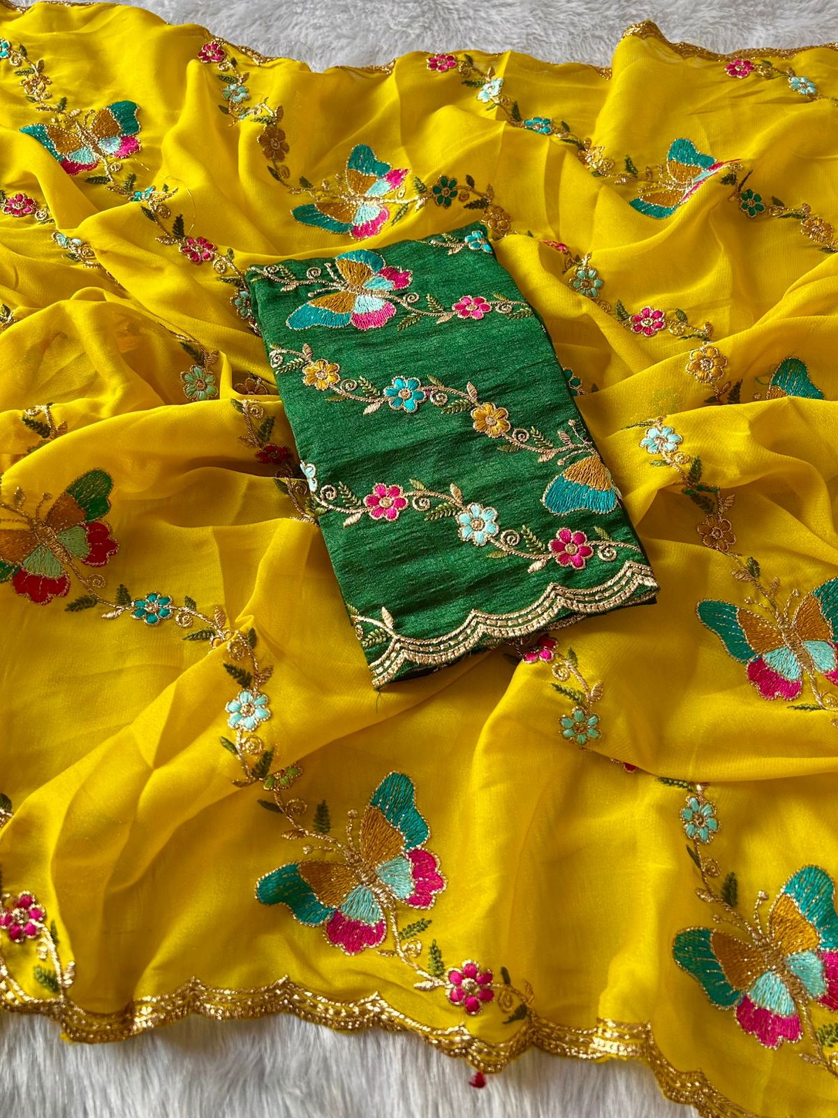 Dazzling Wedding Wear Georgette Embroidery n Thread Work Fancy Saree With Contrast Blouse Piece
