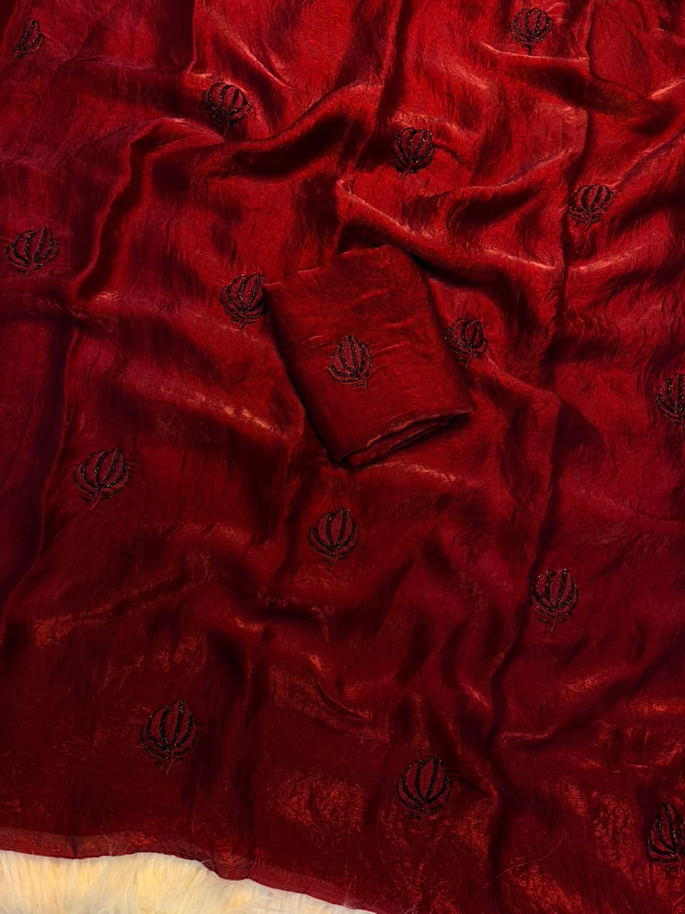 Desiring Party Wear Silk Embroidery n Thread Work Fancy Saree With Matching Blouse Piece
