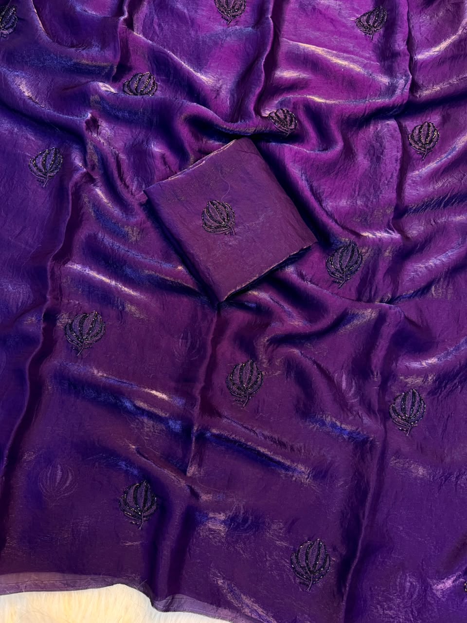 Desiring Party Wear Silk Embroidery n Thread Work Fancy Saree With Matching Blouse Piece