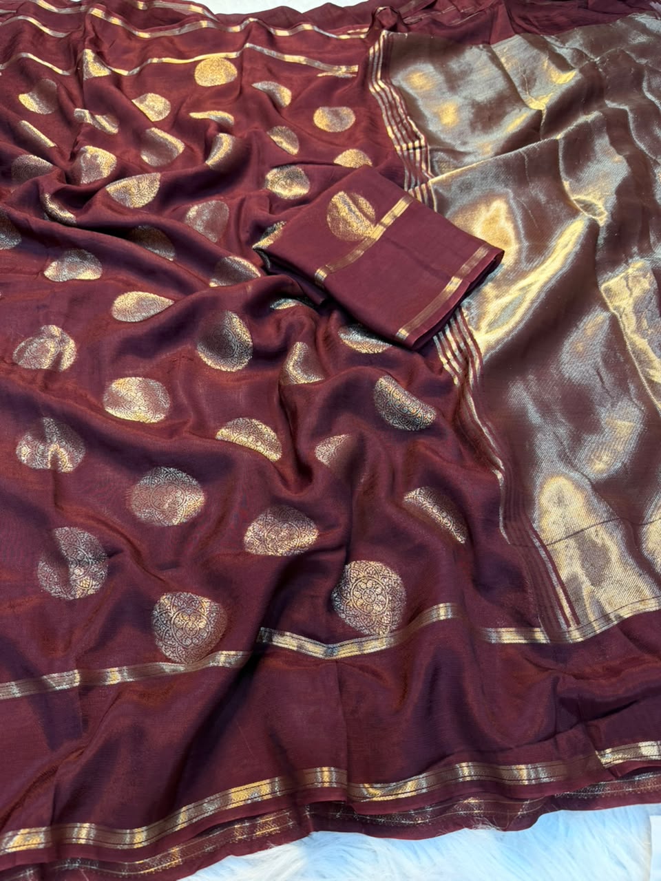 Evocative Function Wear Viscose Dola Silk Chex Design Jacquard Border Fancy Saree With  Blouse Piece