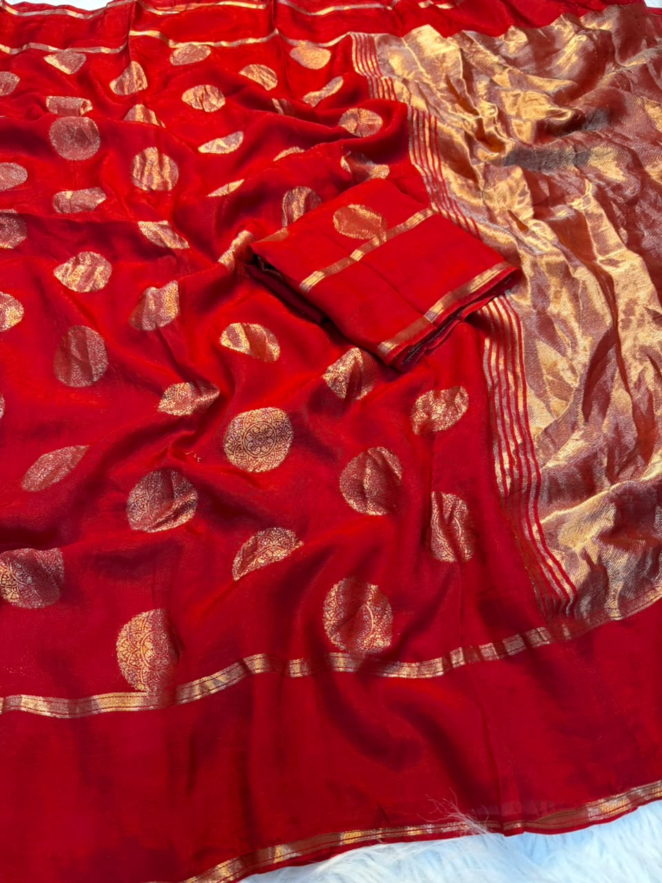 Evocative Function Wear Viscose Dola Silk Chex Design Jacquard Border Fancy Saree With  Blouse Piece