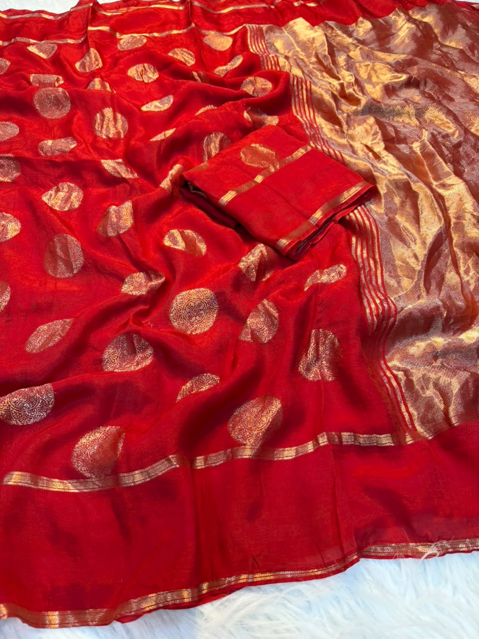 Evocative Function Wear Viscose Dola Silk Chex Design Jacquard Border Fancy Saree With  Blouse Piece
