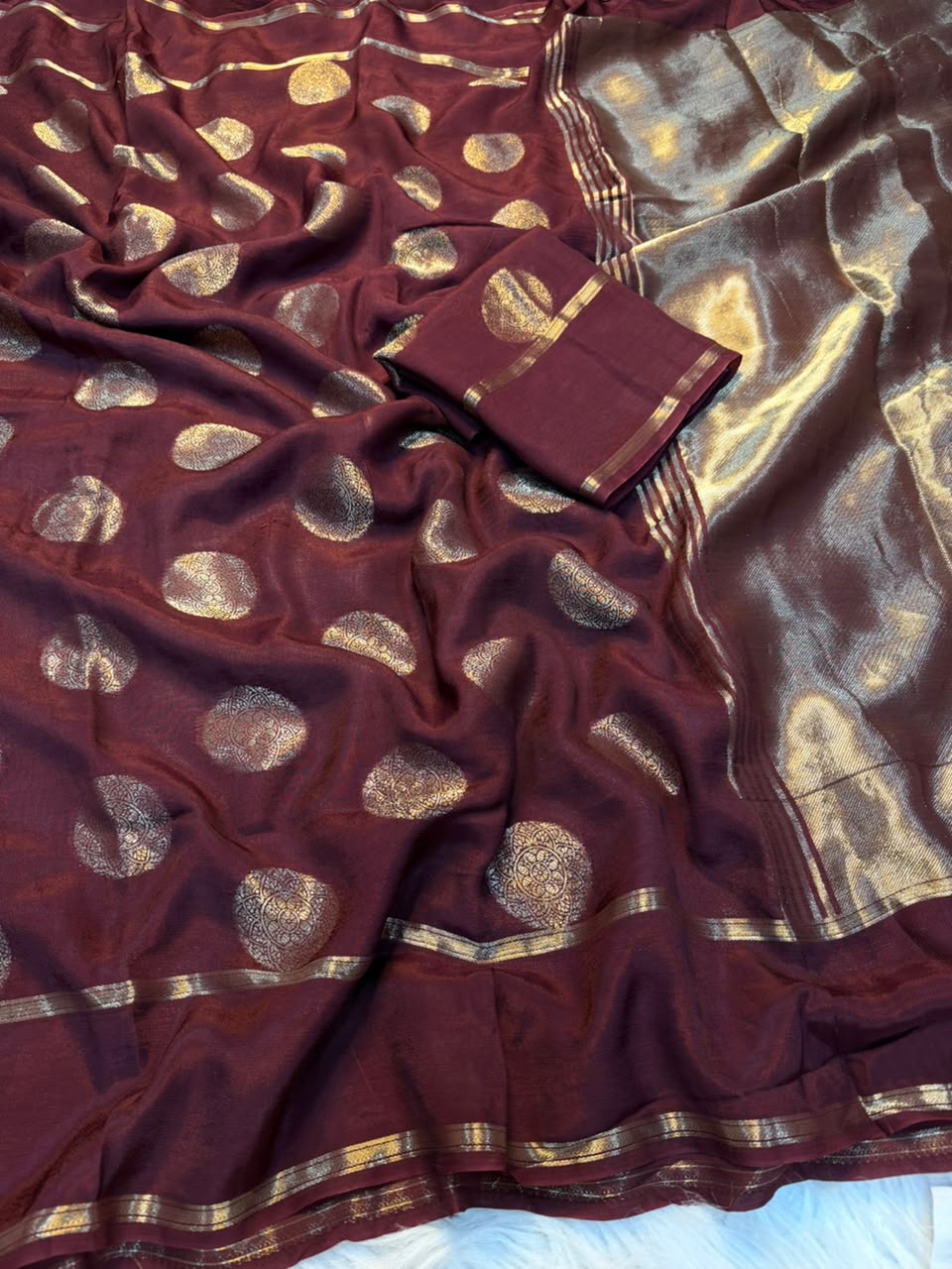Evocative Function Wear Viscose Dola Silk Chex Design Jacquard Border Fancy Saree With  Blouse Piece