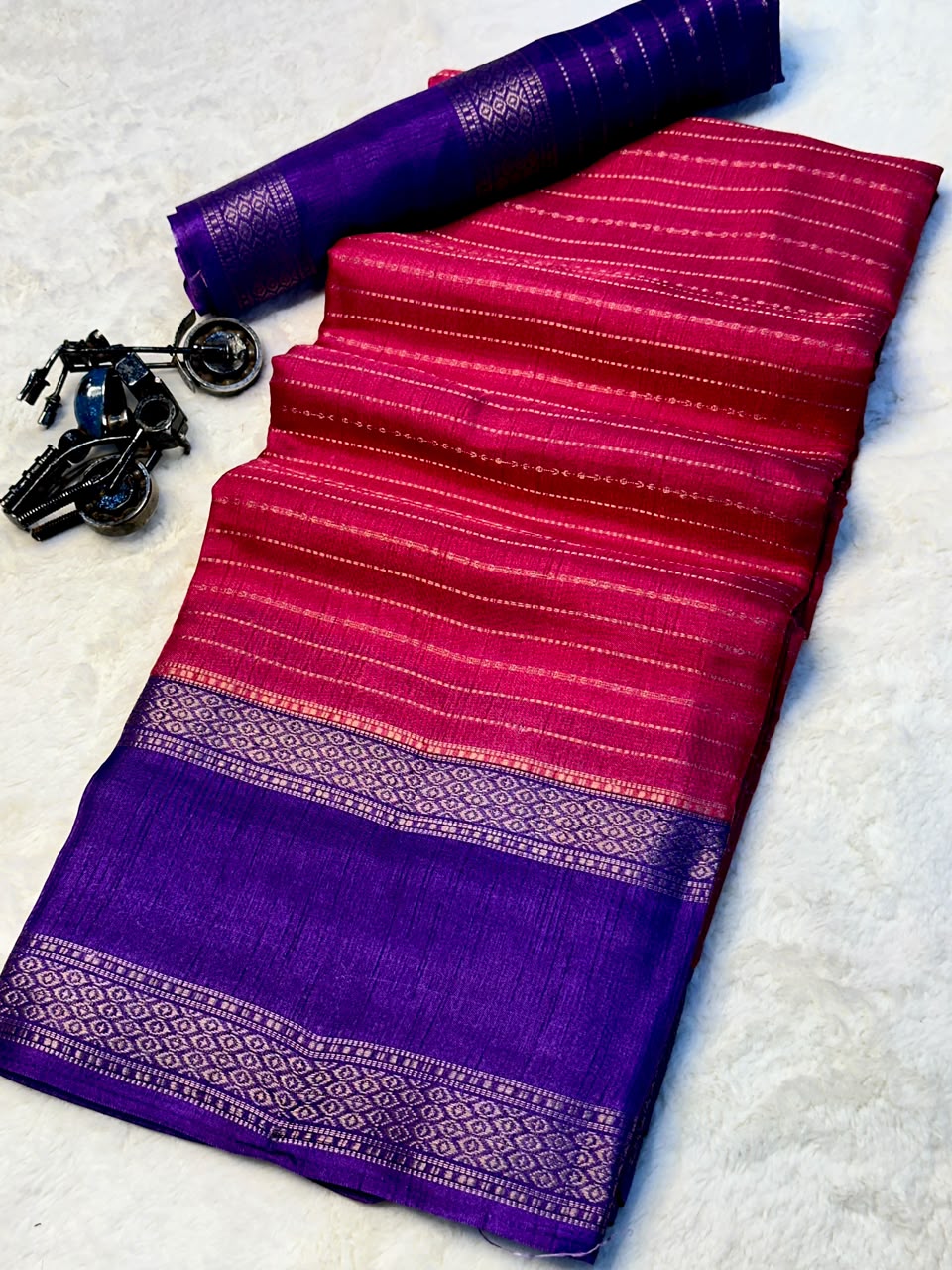 Divine Wedding Wear Soft Silk Jacquard Border Designer Saree With Contrast Blouse Piece