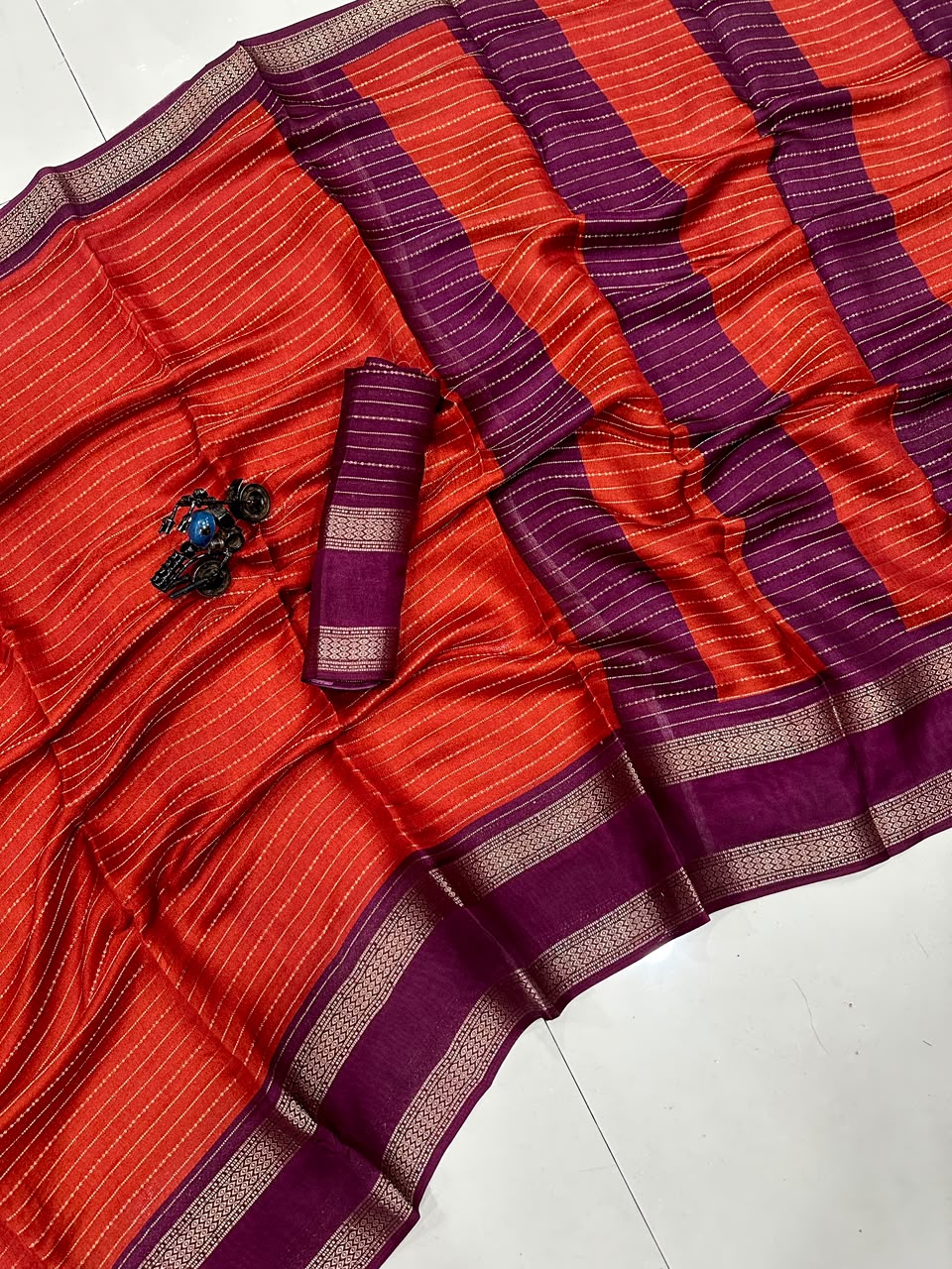 Divine Wedding Wear Soft Silk Jacquard Border Designer Saree With Contrast Blouse Piece