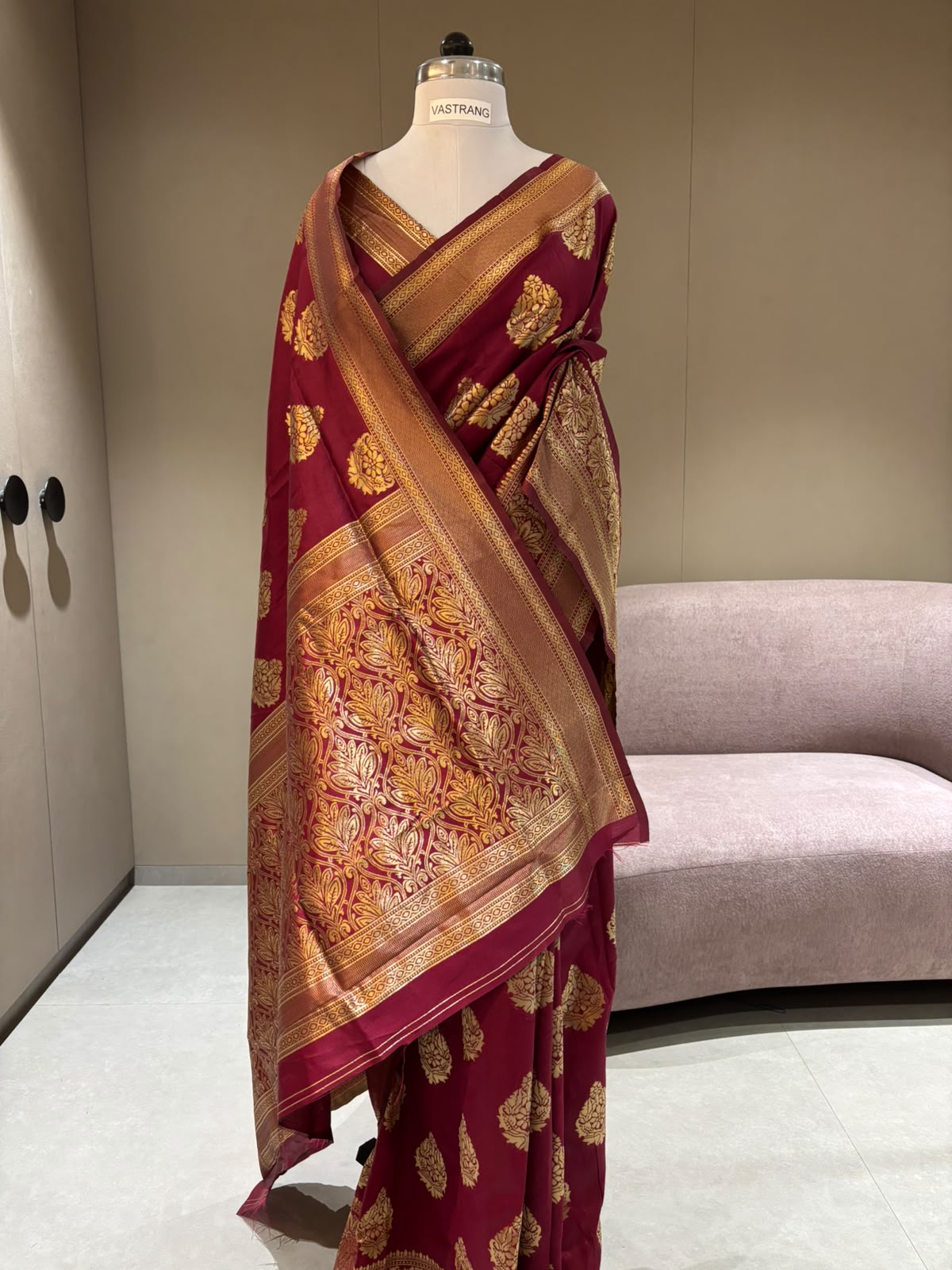 Regal Wedding Wear Silk Jacquard Border Designer Saree With Blouse Piece