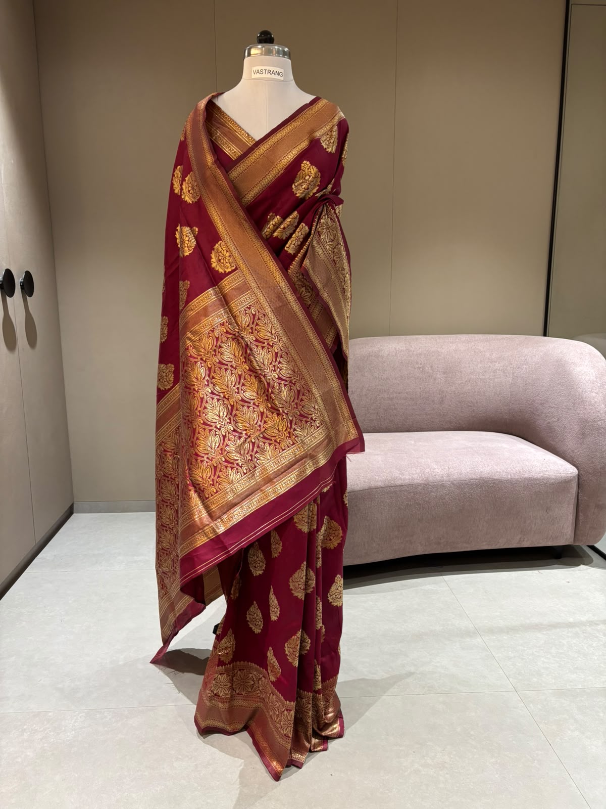 Regal Wedding Wear Silk Jacquard Border Designer Saree With Blouse Piece