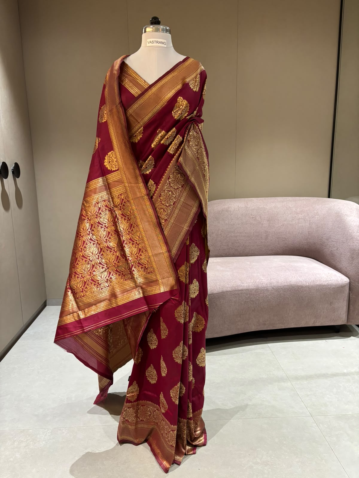 Regal Wedding Wear Silk Jacquard Border Designer Saree With Blouse Piece