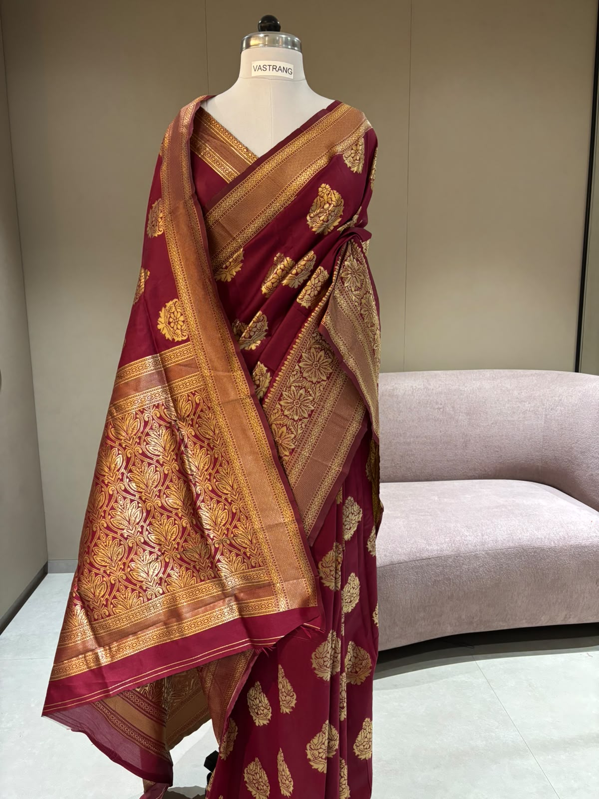Regal Wedding Wear Silk Jacquard Border Designer Saree With Blouse Piece