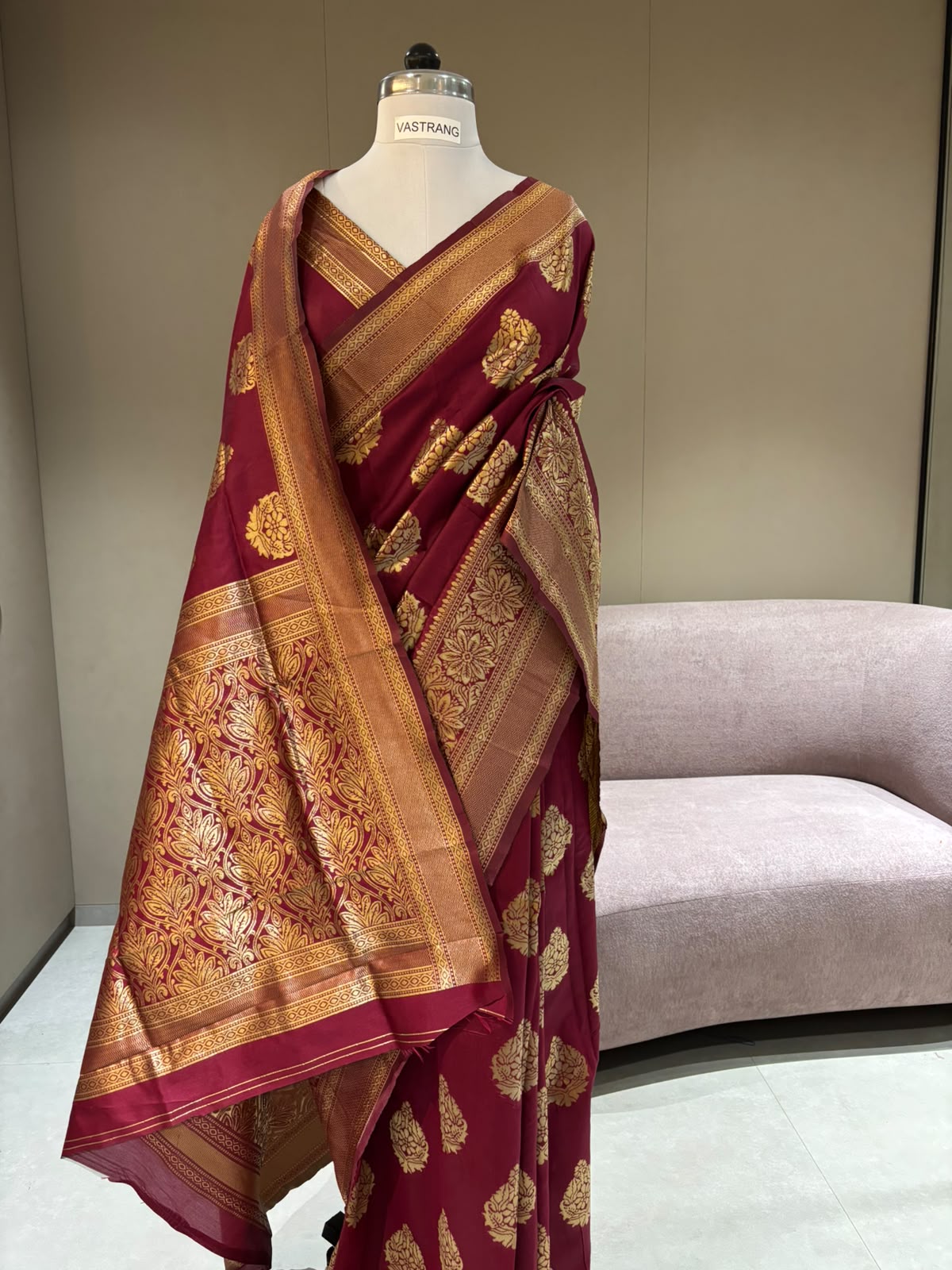 Regal Wedding Wear Silk Jacquard Border Designer Saree With Blouse Piece