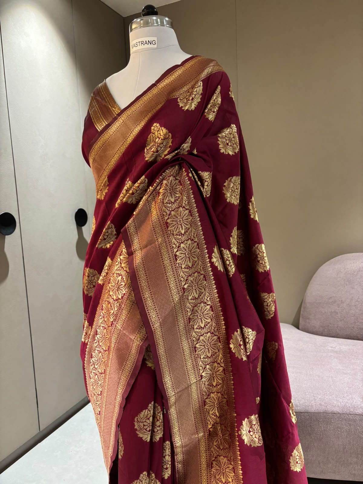 Regal Wedding Wear Silk Jacquard Border Designer Saree With Blouse Piece