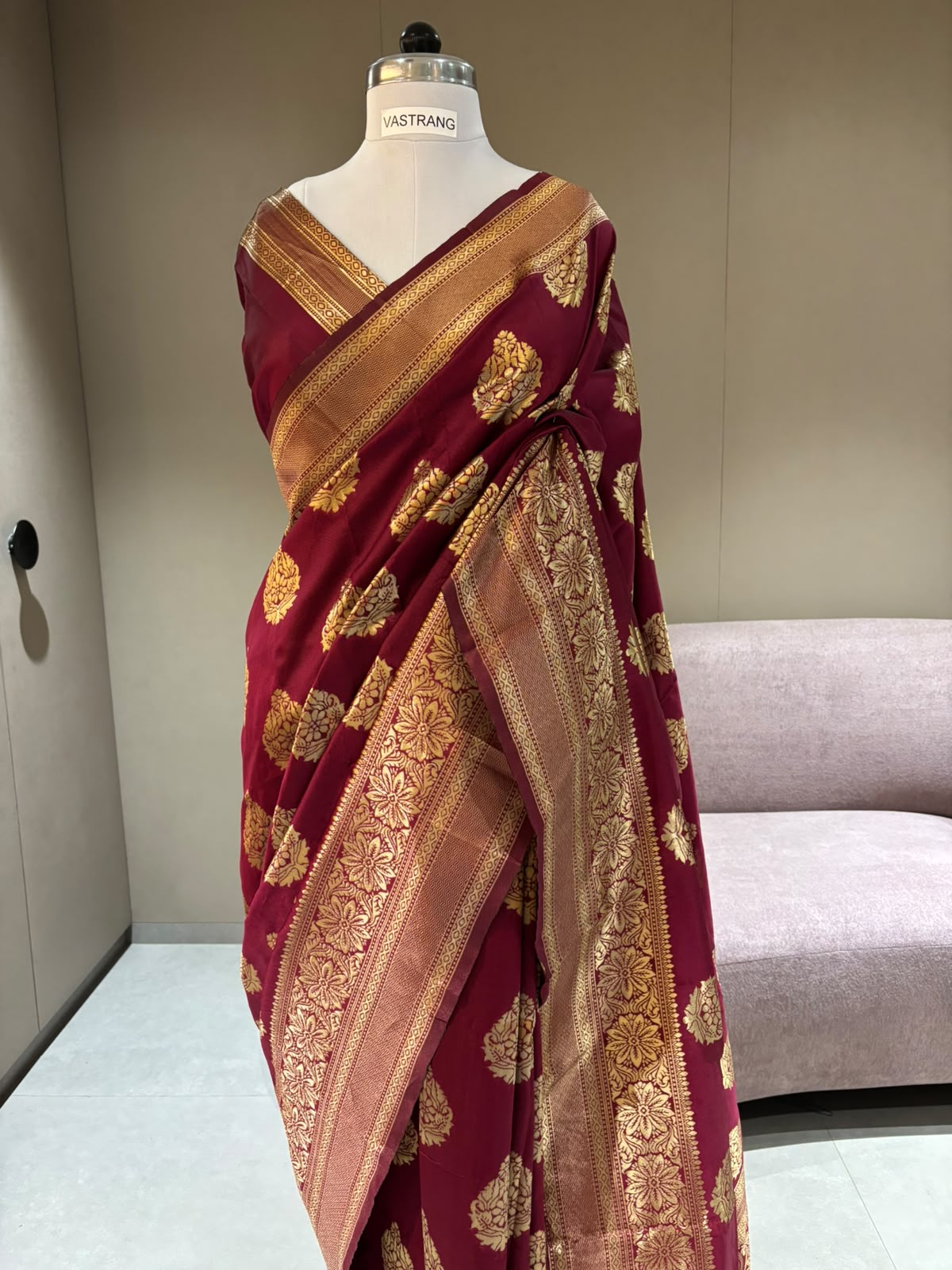 Regal Wedding Wear Silk Jacquard Border Designer Saree With Blouse Piece