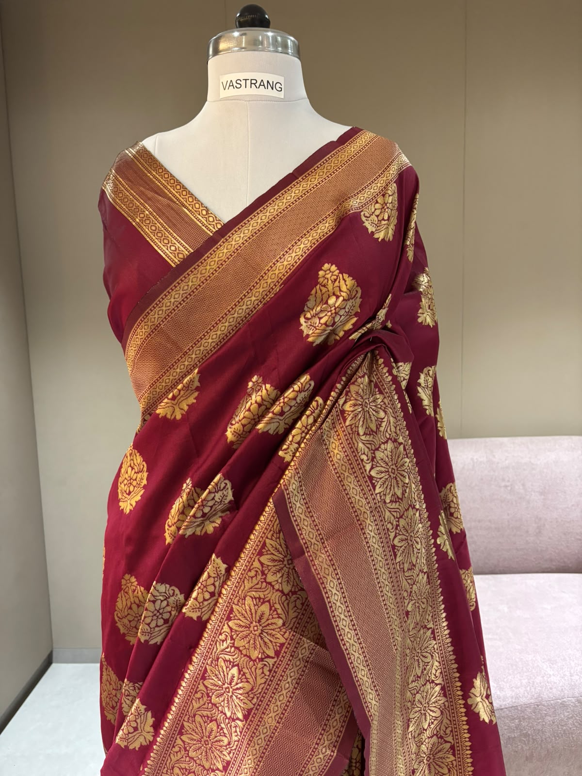 Regal Wedding Wear Silk Jacquard Border Designer Saree With Blouse Piece