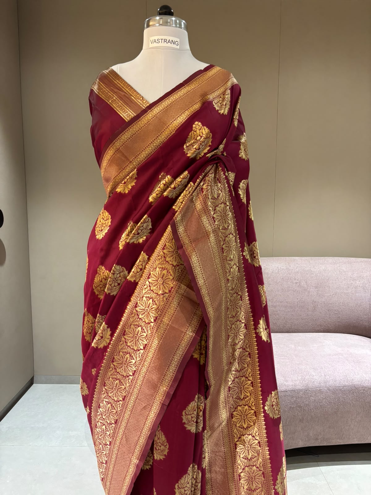 Regal Wedding Wear Silk Jacquard Border Designer Saree With Blouse Piece