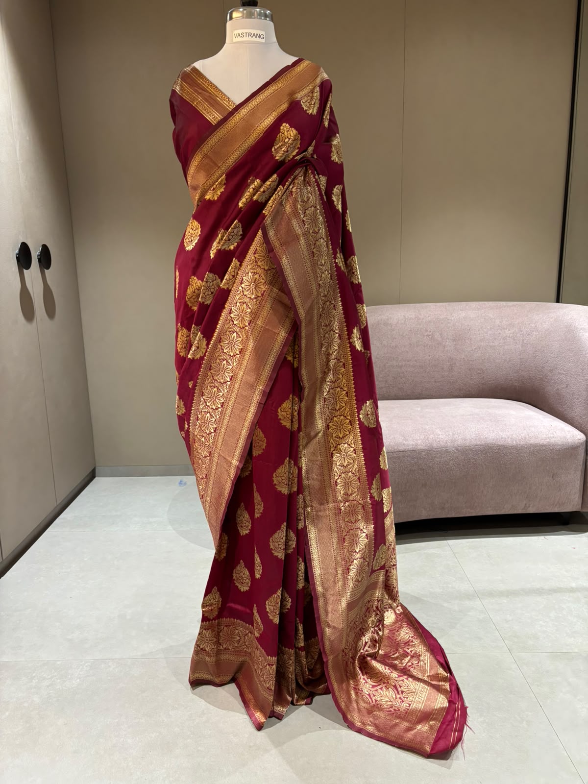 Regal Wedding Wear Silk Jacquard Border Designer Saree With Blouse Piece