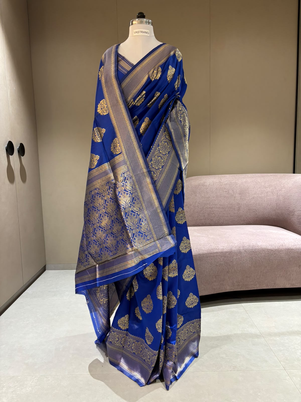 Regal Wedding Wear Silk Jacquard Border Designer Saree With Blouse Piece