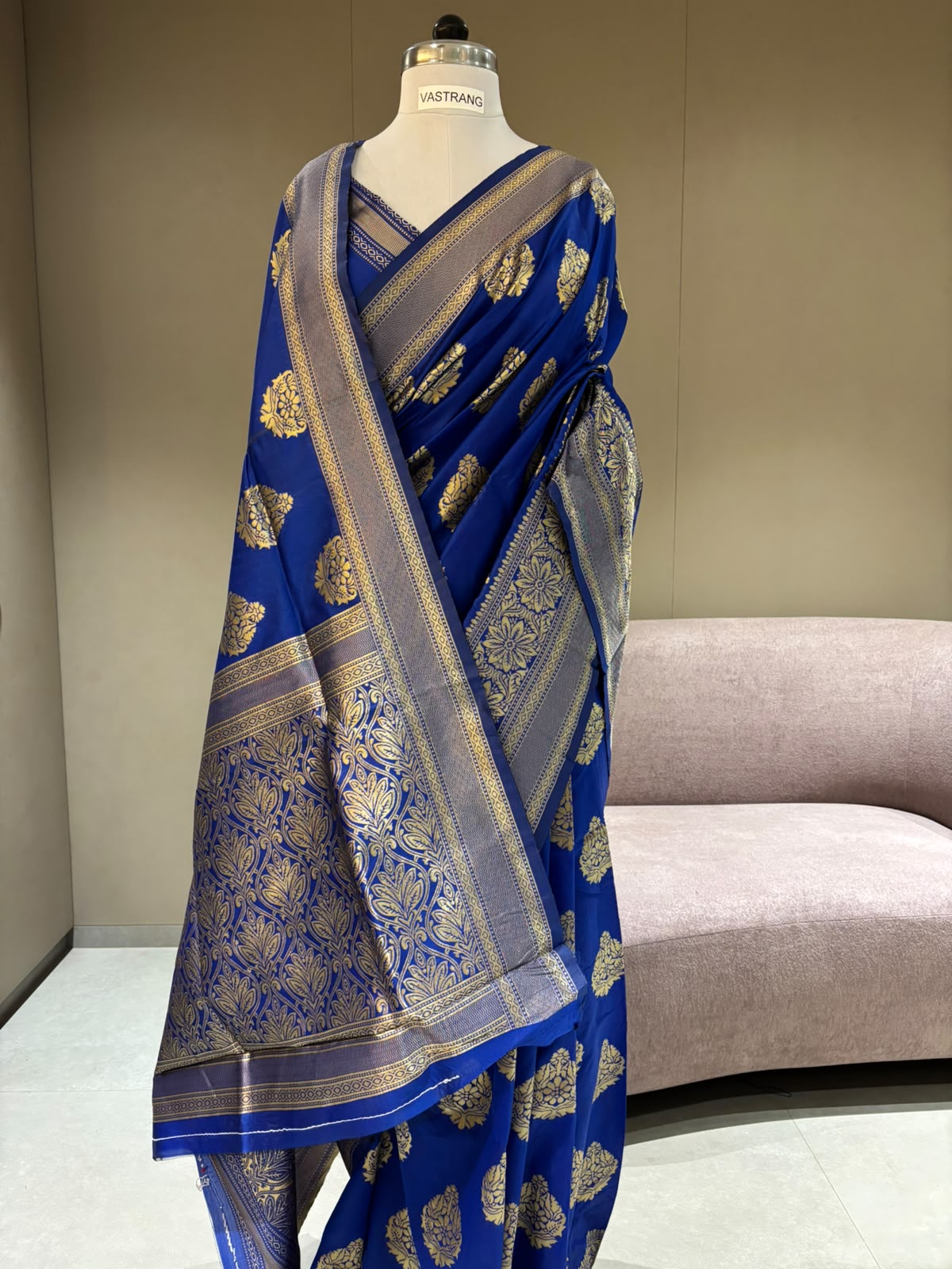 Regal Wedding Wear Silk Jacquard Border Designer Saree With Blouse Piece